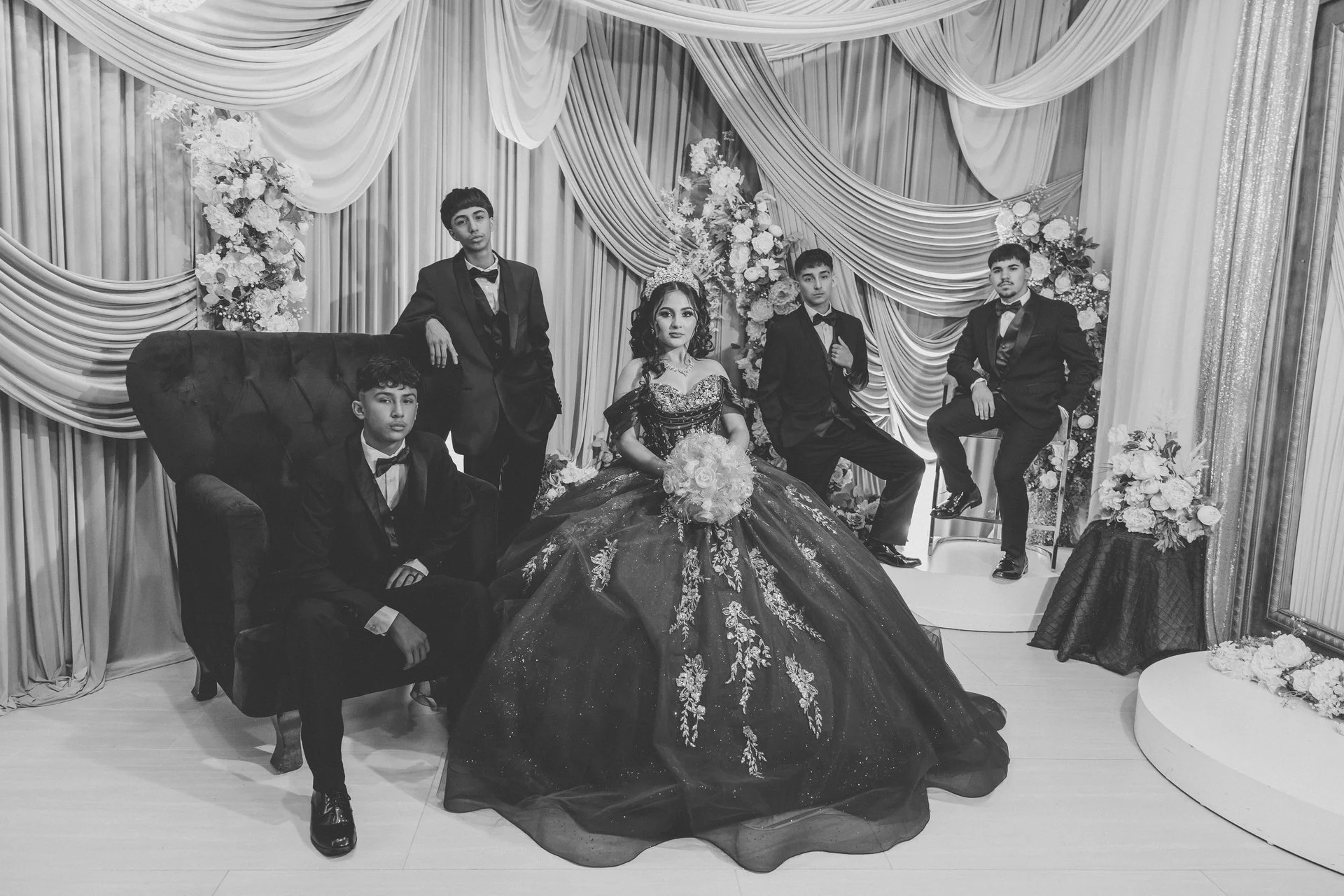 Lexi 💕
"Today: Have a heaarat that's happy. Have a mind that's peaceful. Have a mindset that gives you the life you deserve. Have gratitude for everything that's beautiful in your life!"✨
📸@Cayupe @bestquinces 
🎼@Tonysanchez @partymix_ev