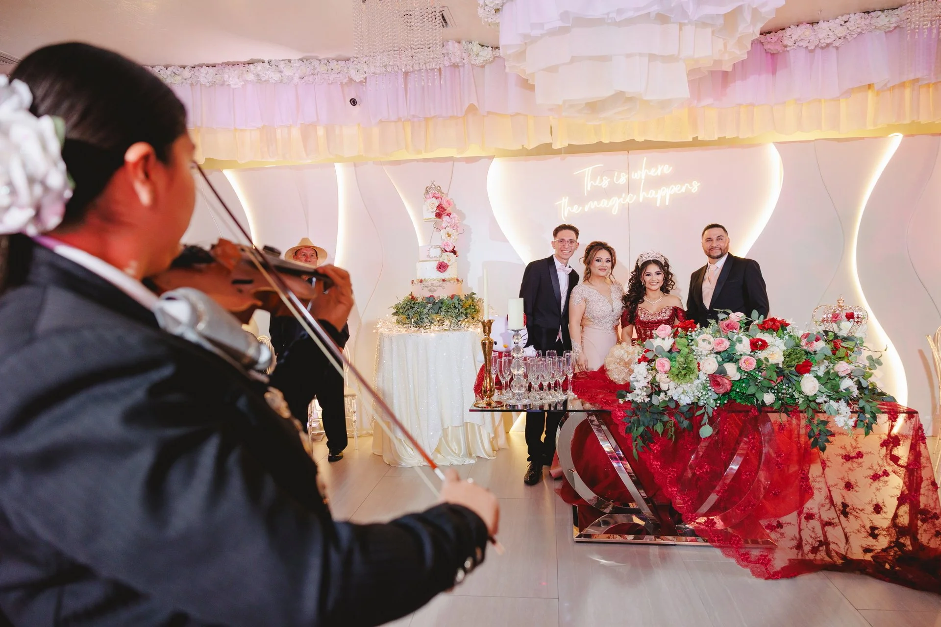 Lexi 💕
"Today: Have a heaarat that's happy. Have a mind that's peaceful. Have a mindset that gives you the life you deserve. Have gratitude for everything that's beautiful in your life!"✨
📸@Cayupe @bestquinces 
🎼@Tonysanchez @partymix_ev