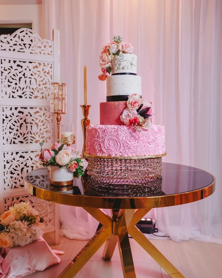 Karina 💕

"For beautiful eyes, look for the good in others; for beautiful lips, speak only words of kindness; and for poise, walk with the knowlededge that you are never alone!"✨

📸@Cayupe @bestquinces 
🎼@Tonysanchez @partymix_events 
🎂