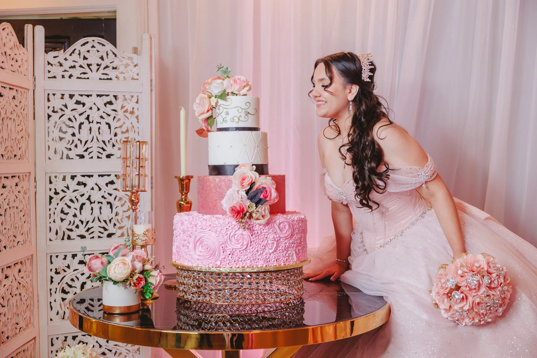 Karina 💕
"For beautiful eyes, look for the good in others; for beautiful lips, speak only words of kindness; and for poise, walk with the knowlededge that you are never alone!"✨

📸@Cayupe @bestquinces 
🎼@Tonysanchez @partymix_events 
🎂@