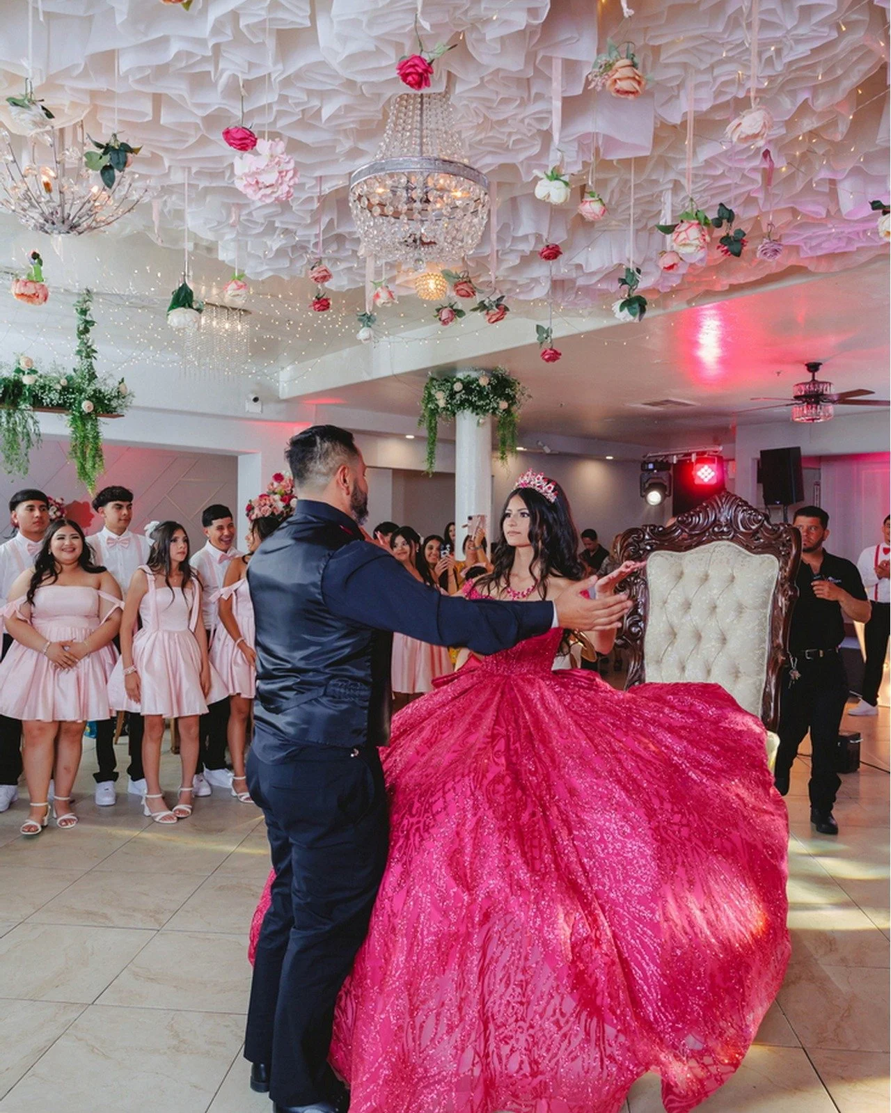Khloe💕
"Sometimes you forget your awesome, so this is your reminder =) May the feeling of this day be with you for ever!"✨

📸@Cayupe @bestquinces 
🎼@Tonysanchez @partymix_events 
#salon #tucson #lucimoslonuestro #welovewhatwedo #lydiabar