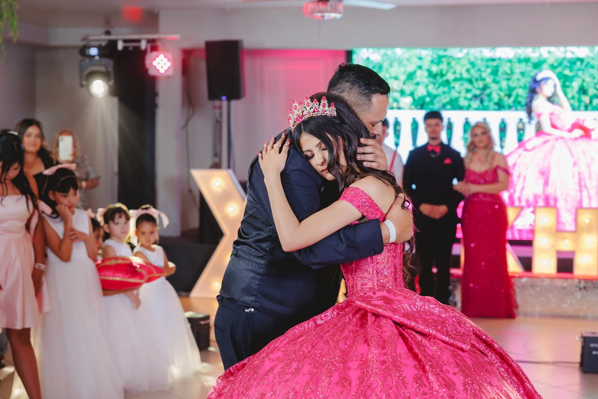 Khloe💕
"Sometimes you forget your awesome, so this is your reminder =) May the feeling of this day be with you for ever!"✨

📸@Cayupe @bestquinces 
🎼@Tonysanchez @partymix_events 
#salon #tucson #lucimoslonuestro #welovewhatwedo #lydiabar