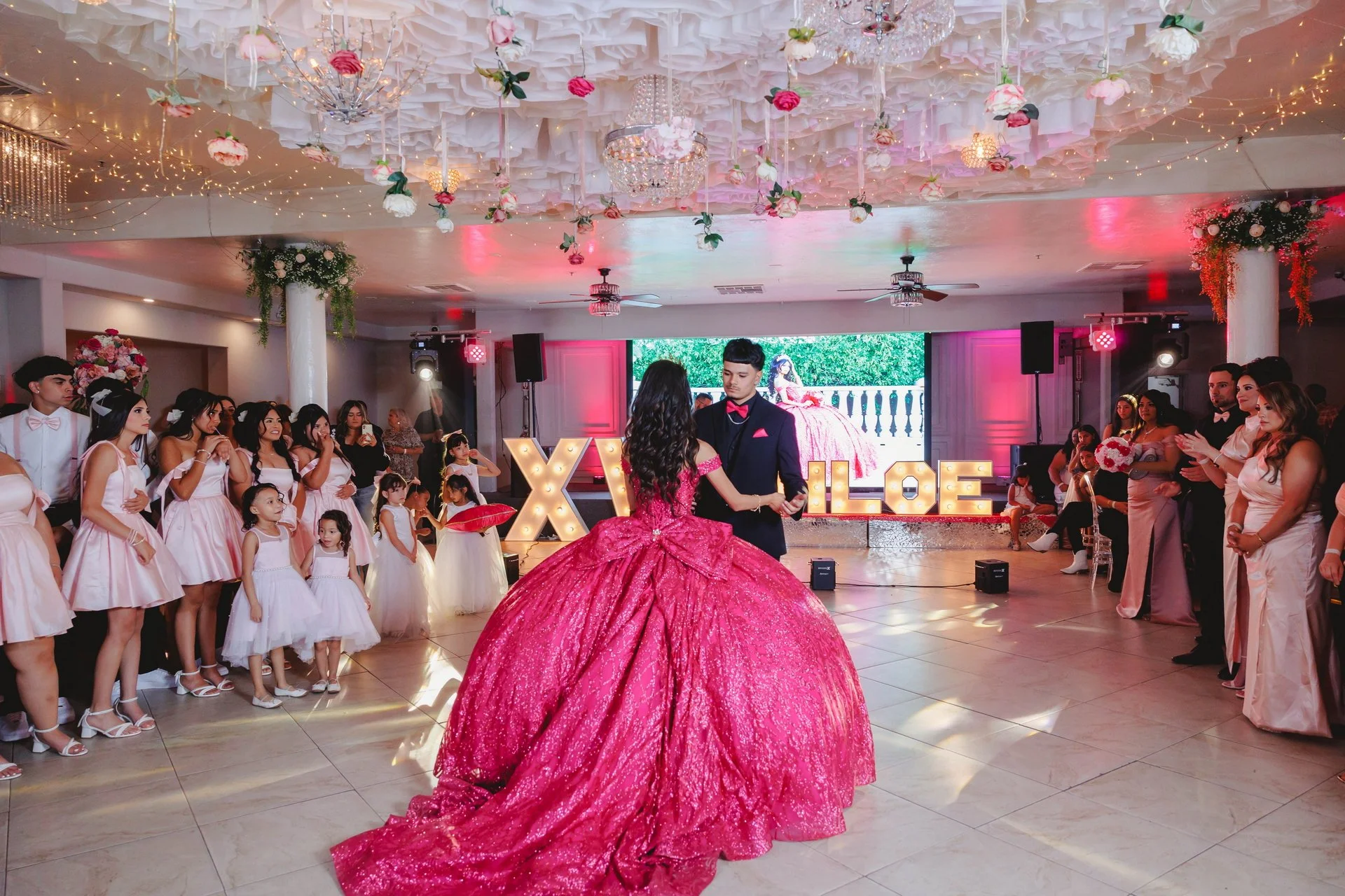 Khloe💕
"Sometimes you forget your awesome, so this is your reminder =) May the feeling of this day be with you for ever!"✨

📸@Cayupe @bestquinces 
🎼@Tonysanchez @partymix_events 
#salon #tucson #lucimoslonuestro #welovewhatwedo #lydiabar