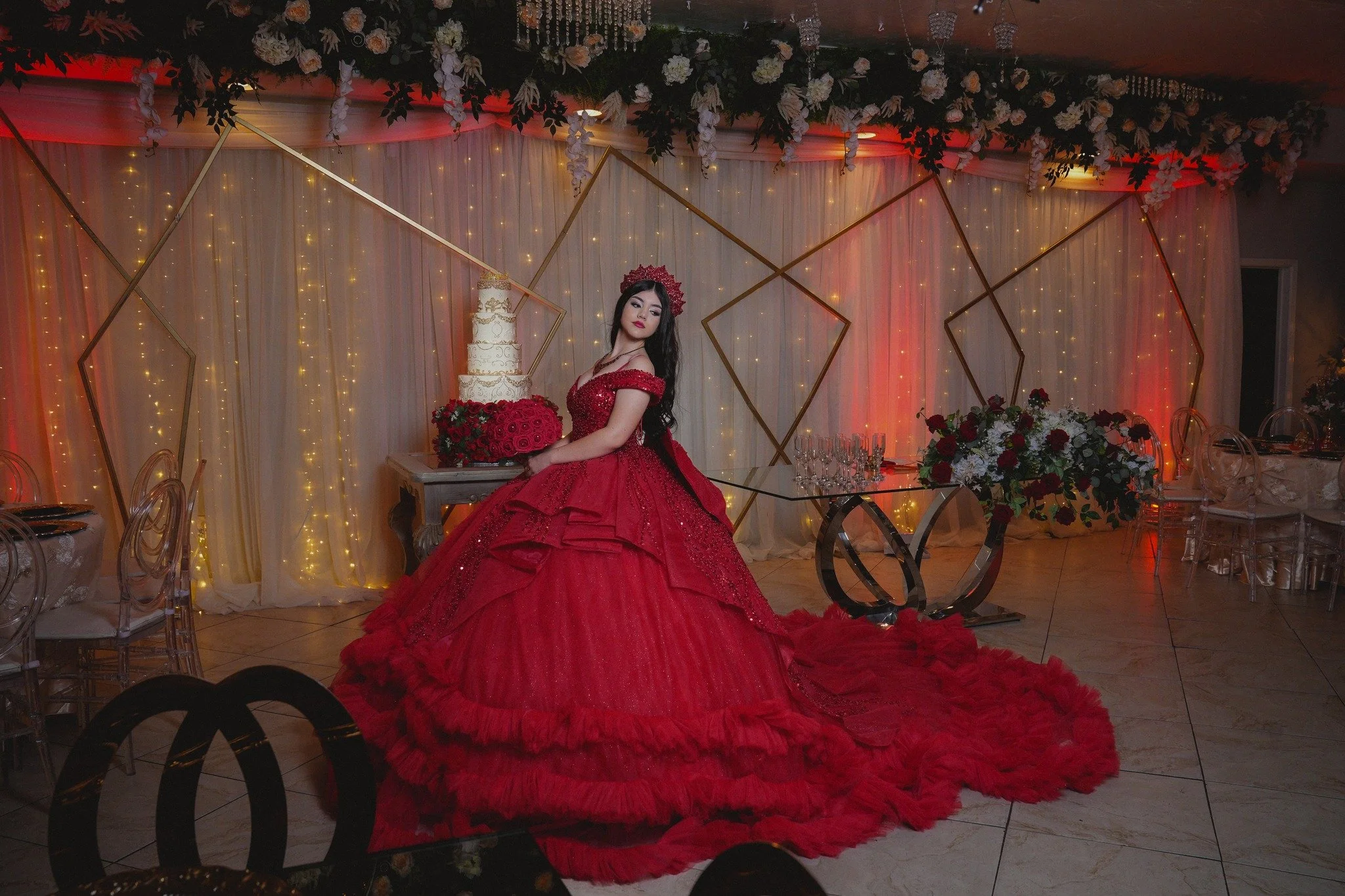 Leyla 💕
" Que hoy, te abrace la calma, te acompa&ntilde;e la buena vibra y no te falte una sonrisa. Un paso a la vez, pero siempre hacia adelante!✨

📸@Lamayracoronado
🎼@Tonysanchez @partymix_events 
🎂@NoralyC&amp;C

#salon #tucson #lucimoslo