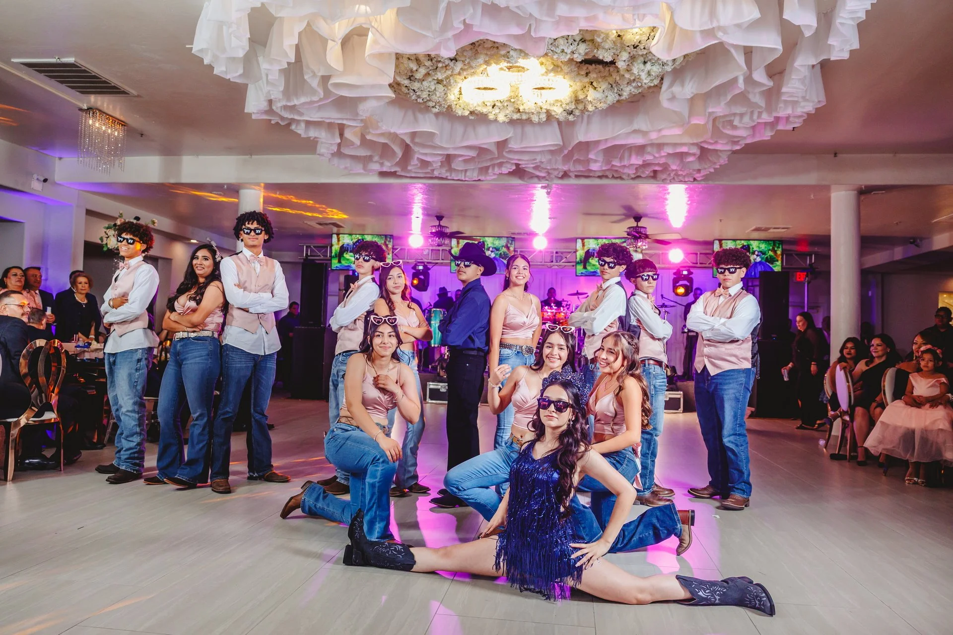 Ynay💕
"My wishes for you, I hope each day is better than ever. I hope your face hurts because your smile is so big. I hope your tomorrows are friendly and kind!"✨

📸@Cayupe @bestquinces 
🎼@Tonysanchez @partymix_events 

#salon #tucson #l