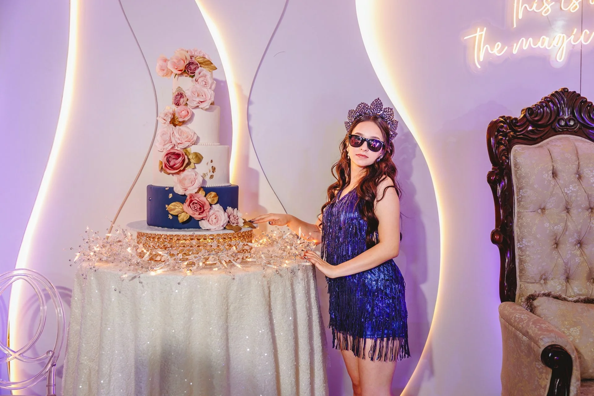 Ynay💕
"My wishes for you, I hope each day is better than ever. I hope your face hurts because your smile is so big. I hope your tomorrows are friendly and kind!"✨

📸@Cayupe @bestquinces 
🎼@Tonysanchez @partymix_events 

#salon #tucson #l