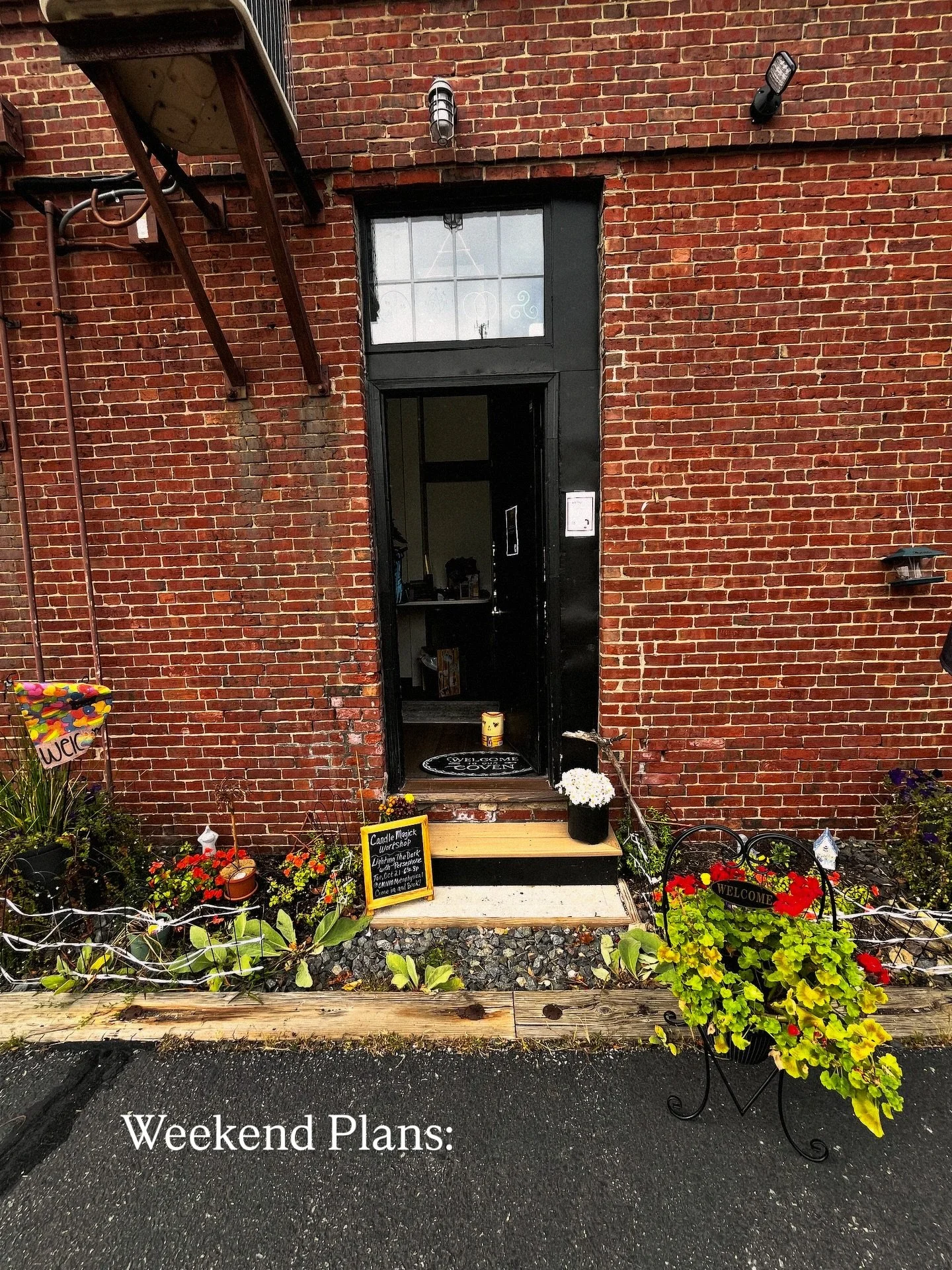 Weekend plans: ✨ OMNIA ✨
Skip the chaos, keep the magick🌙 come wander through OMNIA and see what&rsquo;s calling to you this weekend.
From tarot decks to fall-scented candles, we&rsquo;ve got everything you need to recharge and realign this fall. Co