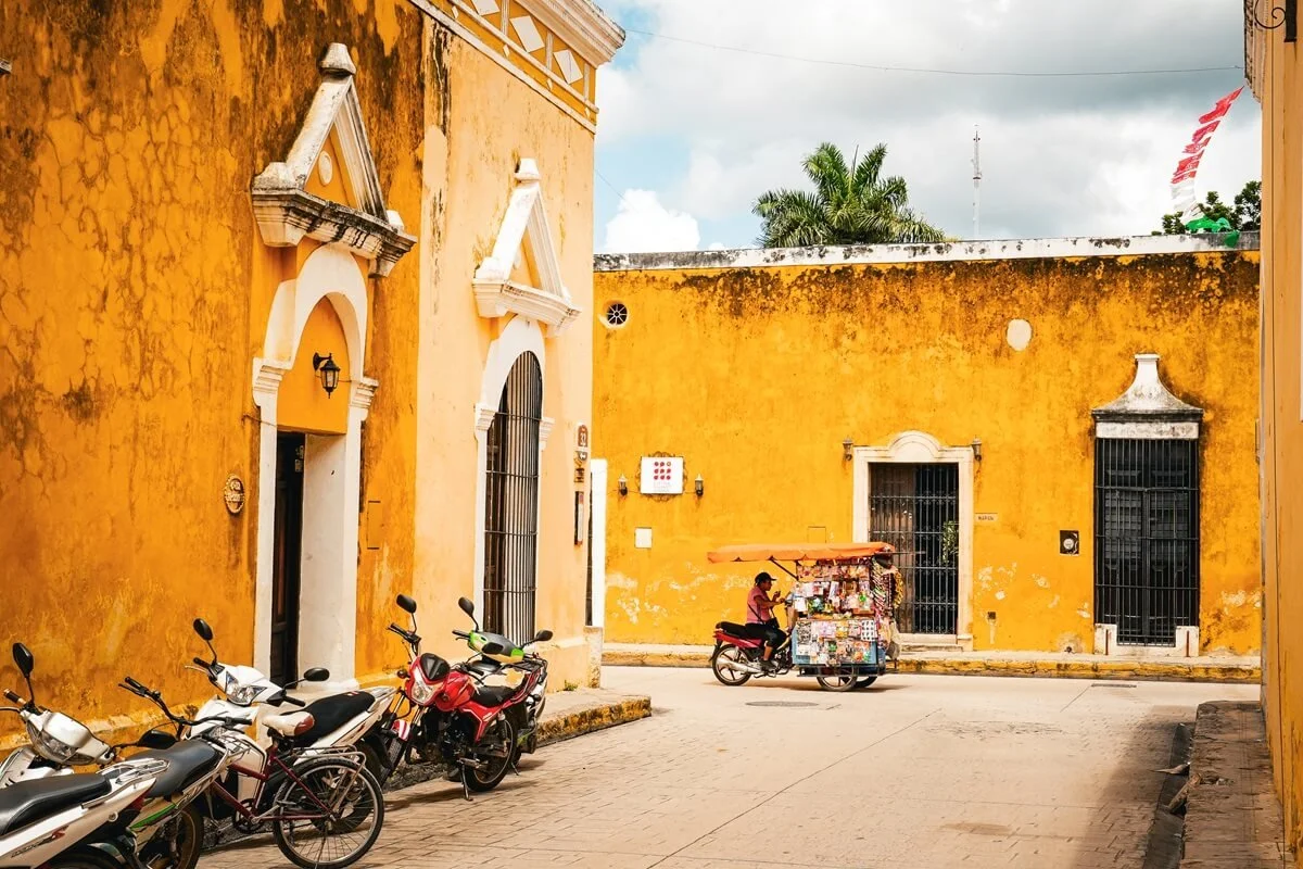 Streets-of-Izamal-Mexico-31.jpg