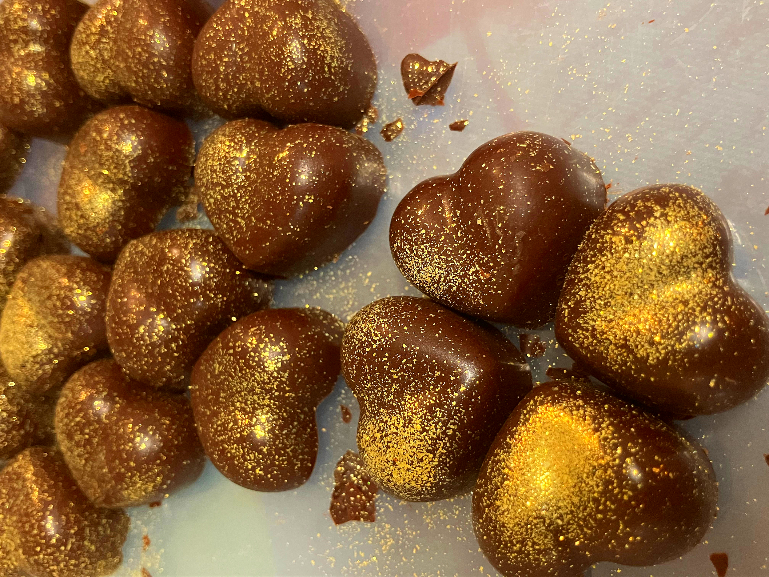 Handcrafted cacao rituals made with plant-based ingredients and ancestral intention. Each bar and ritual box is created to nourish the body, open the heart, and bring moments of ceremony into your everyday life.