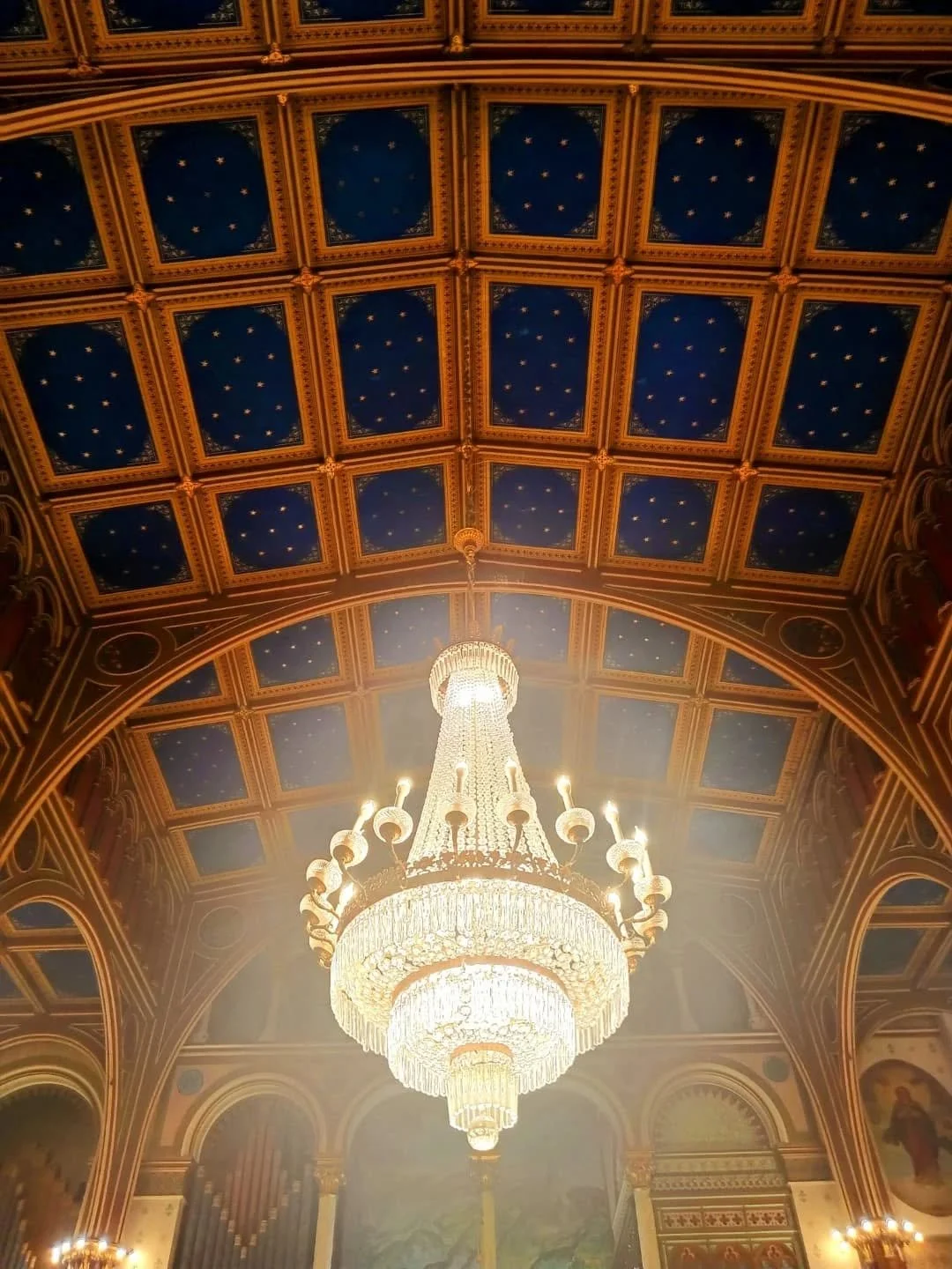 Our Lady felt like home today 🇱🇧✝️. I was surrounded by elders rich in wisdom, a priest and deacon who felt like uncles, and a glimpse of a rare beauty that lingers with me 🌹 

The solid stone&mdash;perhaps a precious cornerstone salvaged from a l