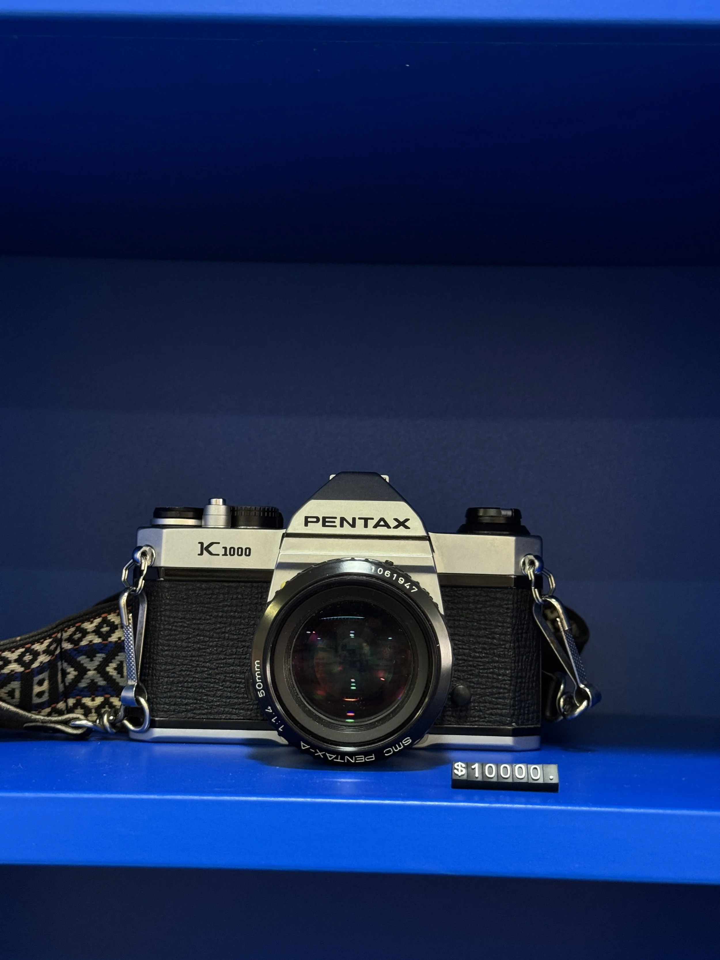 Pentax K1000 con 50mm f/1.4 - RD$10,000.00 - Tiene una marca en el viewfinder, no afecta su funcionalidad! 