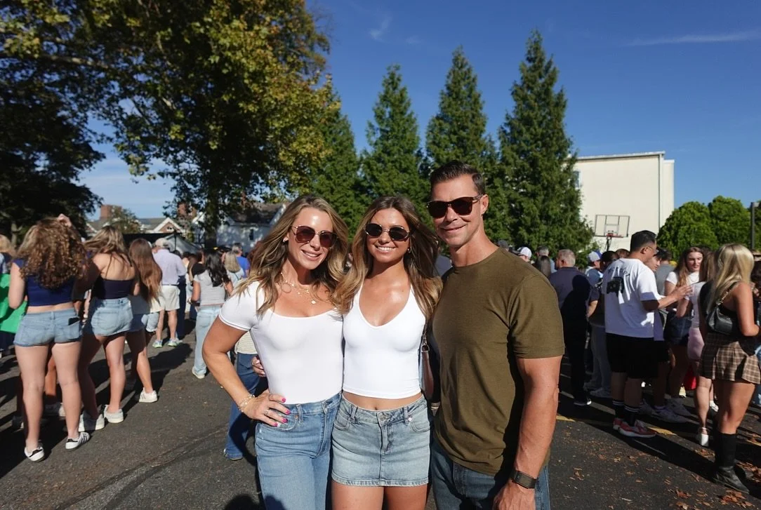 Parents weekend and my first &lsquo;dage&rsquo; ever 🤪 Loved visiting @averyroselle_ at UD. Bonus mom things continue to get better and better, but I&rsquo;m also blessed by two of the best daughters in the world ✨🩷😉