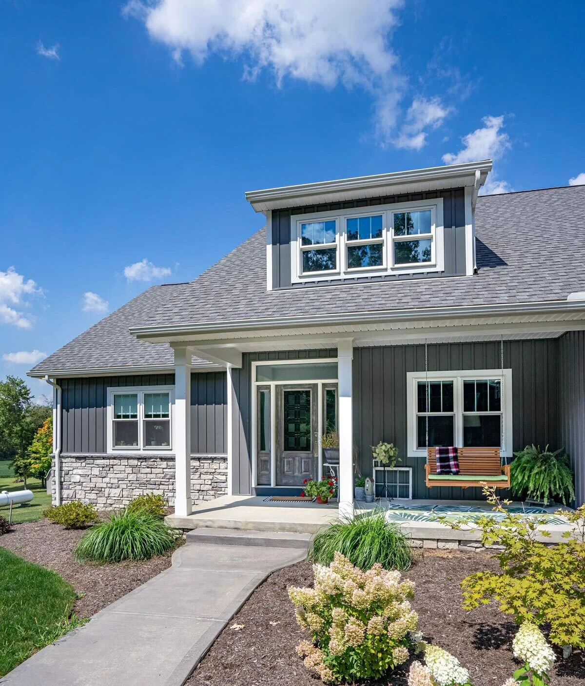 CedarMax-8-board-‘n-batten-in-Nightfall-e1707924296774 (1).jpg