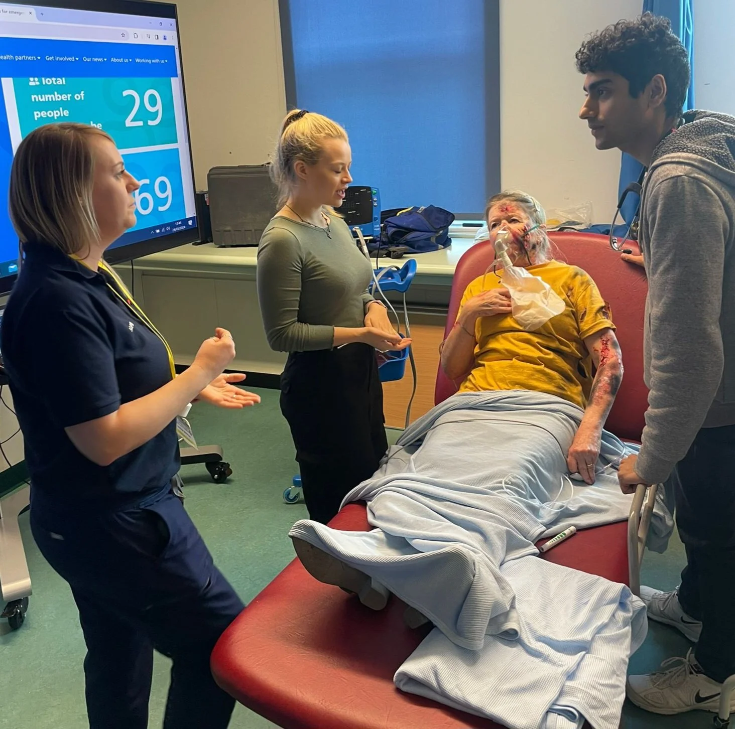 Patient handover and assessment in a and e
