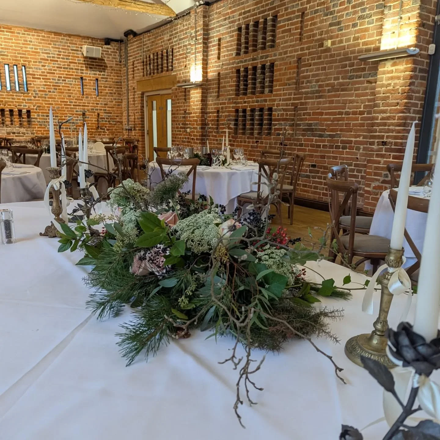 Congratulations to H &amp; G on their beautiful wedding at the weekend 🔔✨
A wonderful celebration, styled with a touch of festive Christmas berries and a soft, flowing cascading bridal bouquet. 
Natural white and cream roses were mixed with differen