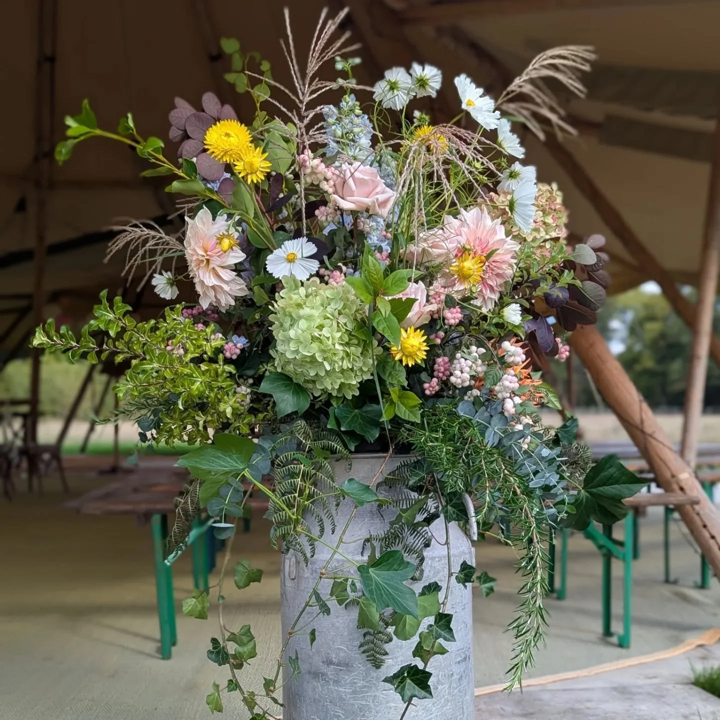 Pastels 💛🧡💚🩷

#weddingfloral 
#haslemereflorist 
#septemberwedding 
#surreyflorist 
#surreywedding