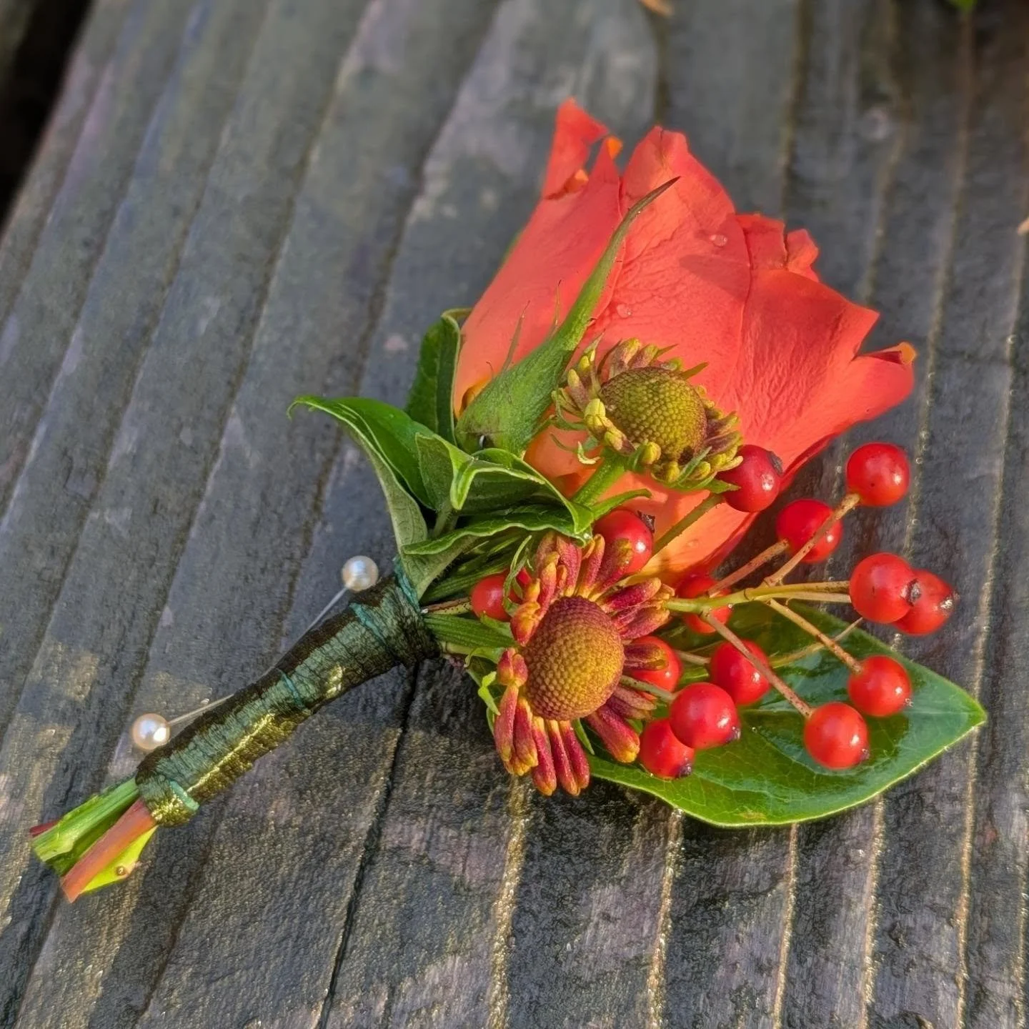 Autumnal 🍂 wedding this week  @gatestreetvenue for a very special couple 🧡

Definitely the last pick of the Dahlias 😔

#haslemereflorist
#autumnalwedding
#octoberwedding
#surreybarnwedding