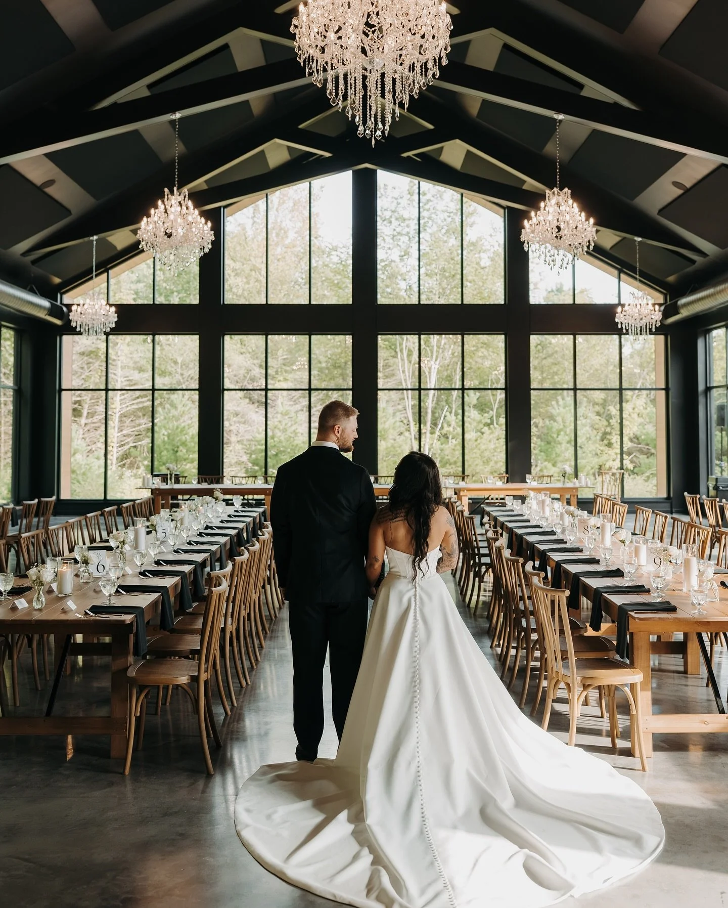Couldn&rsquo;t be more in love with this couple, couldn&rsquo;t be more in love with this venue, and couldn&rsquo;t be more in love with this wedding.

Best. Day. Ever. 😍😭🙌🏼

Bride/Groom: @hannahbentson_ &amp; @chase_bentson
Venue: @woodsandcowed