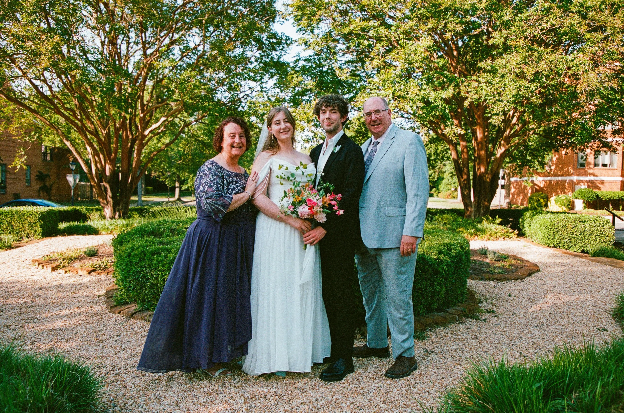 Maura & Macenzie-Portra400&800-05-16-26-90.jpg