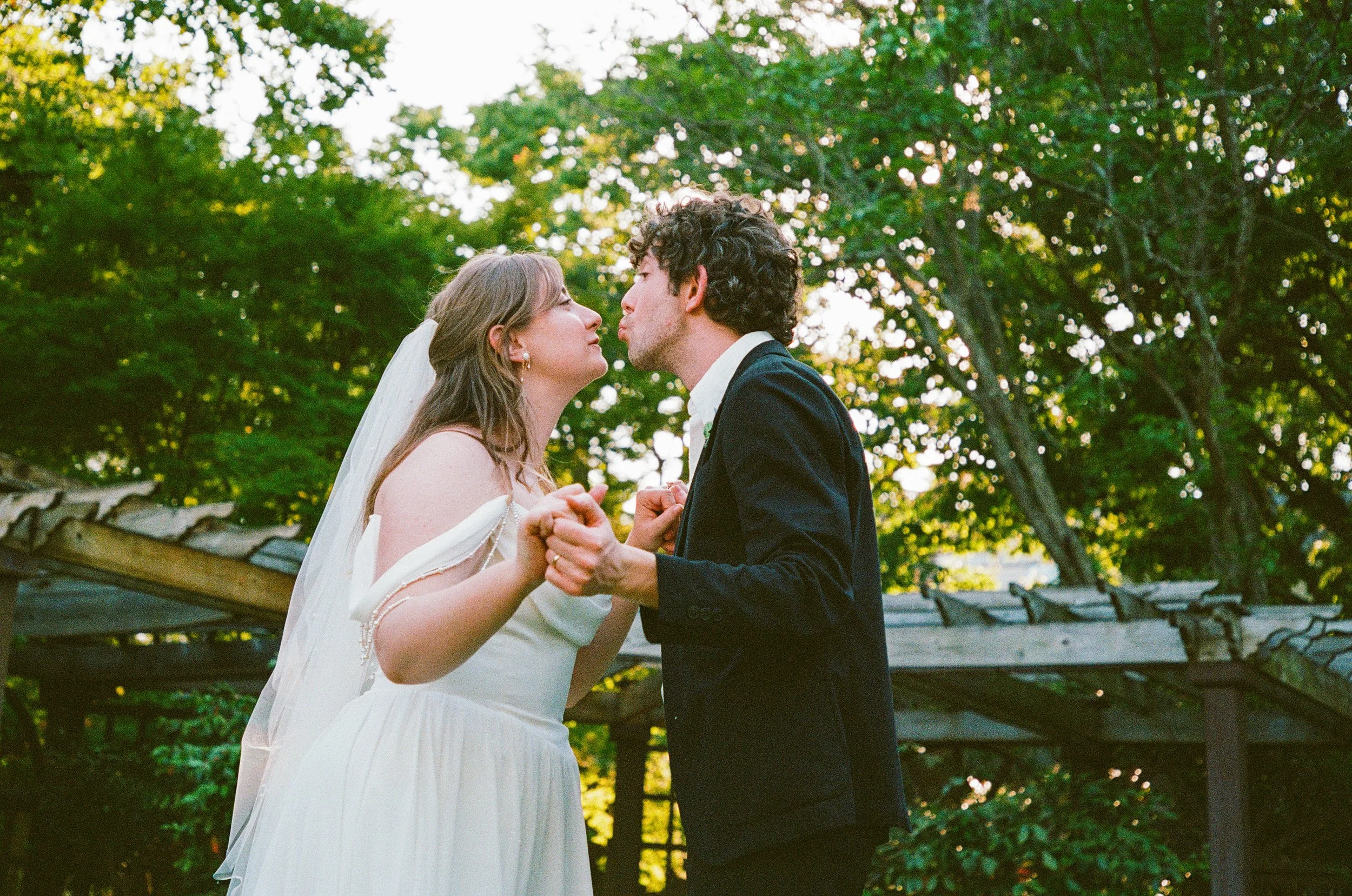 Maura & Macenzie-Portra400&800-05-16-26-114.jpg