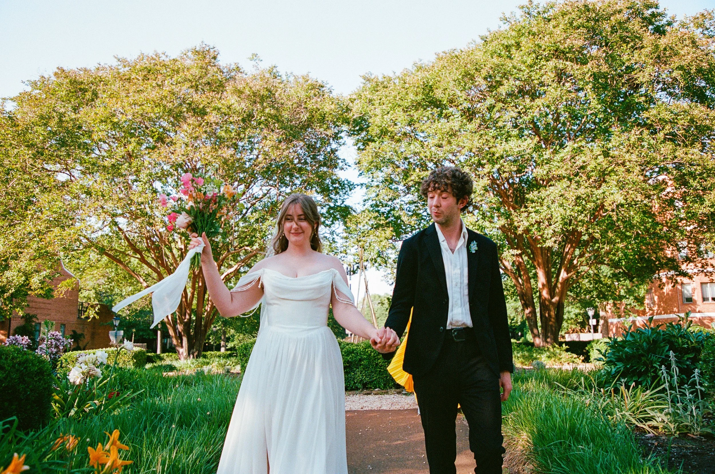 Maura & Macenzie-Portra400&800-05-16-26-78.jpg