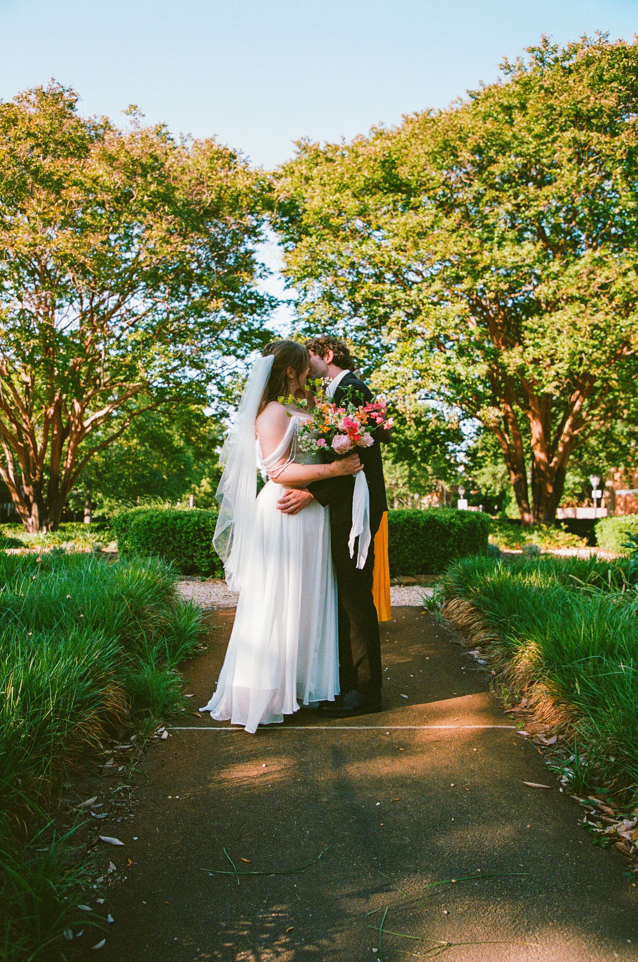 Maura & Macenzie-Portra400&800-05-16-26-77.jpg