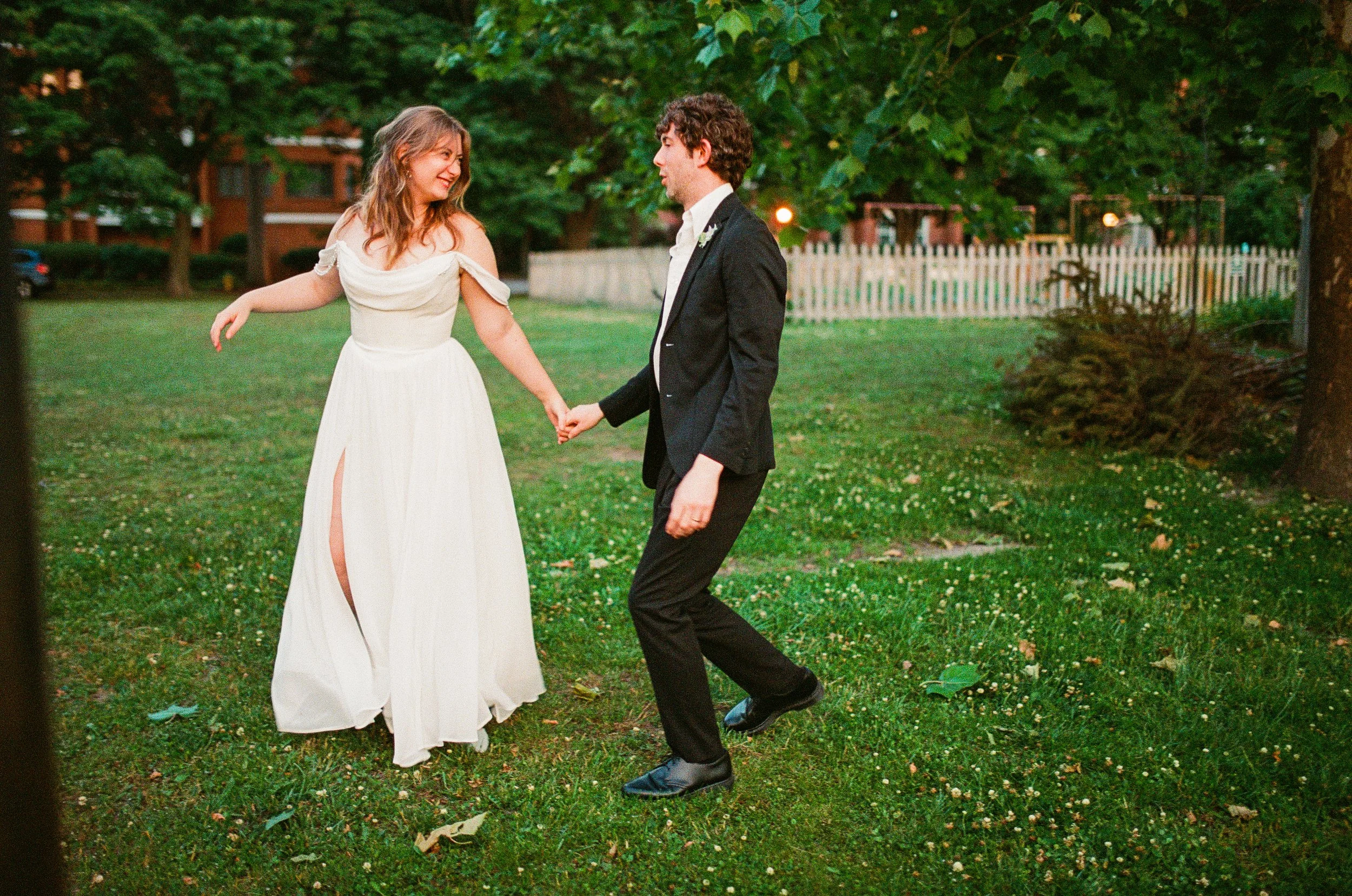 Maura & Macenzie-Portra400&800-05-16-26-192.jpg
