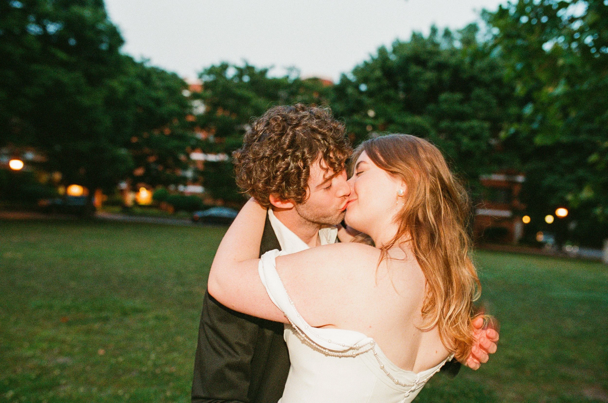 Maura & Macenzie-Portra400&800-05-16-26-199.jpg