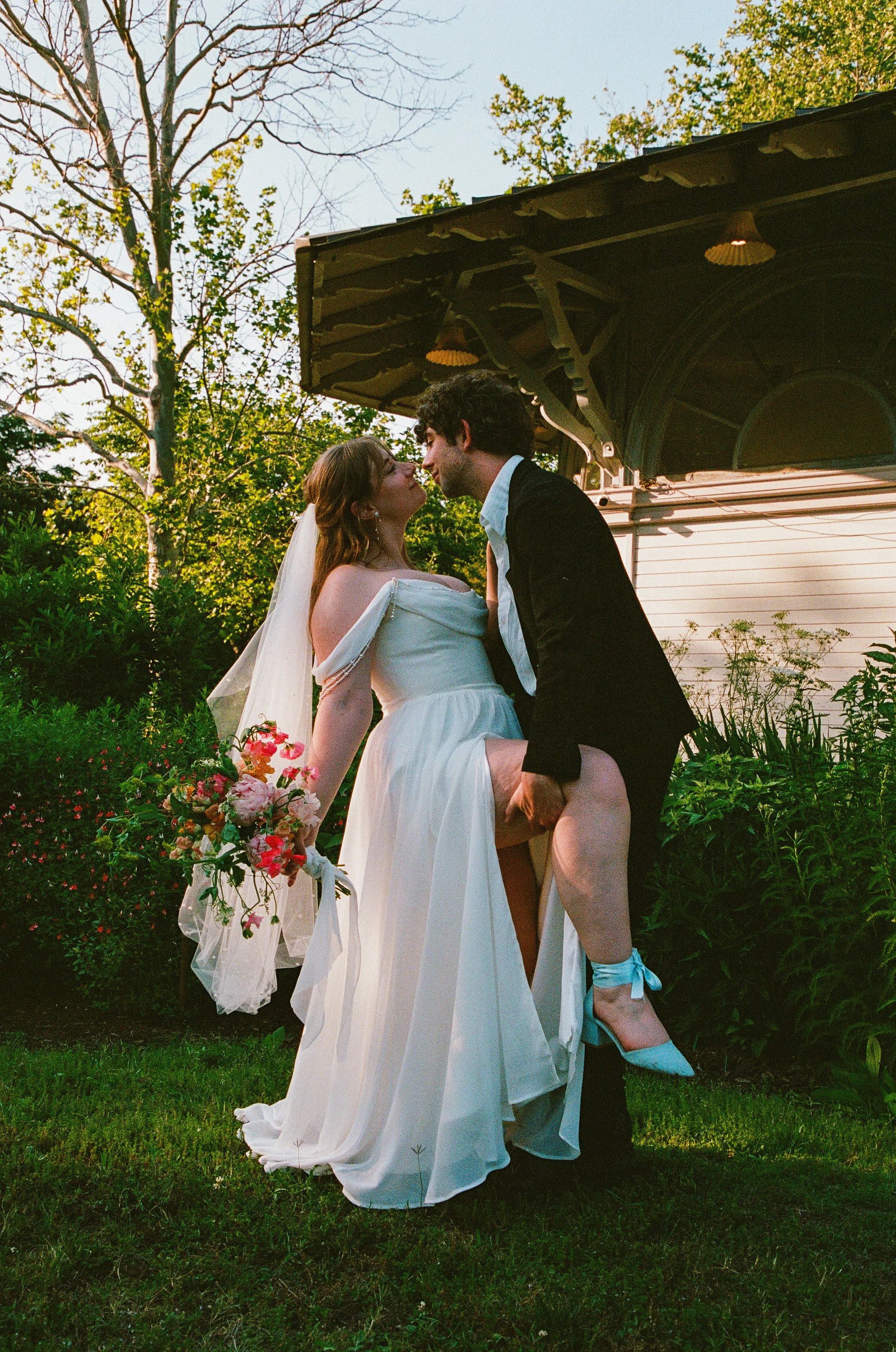 Maura & Macenzie-Portra400&800-05-16-26-123.jpg