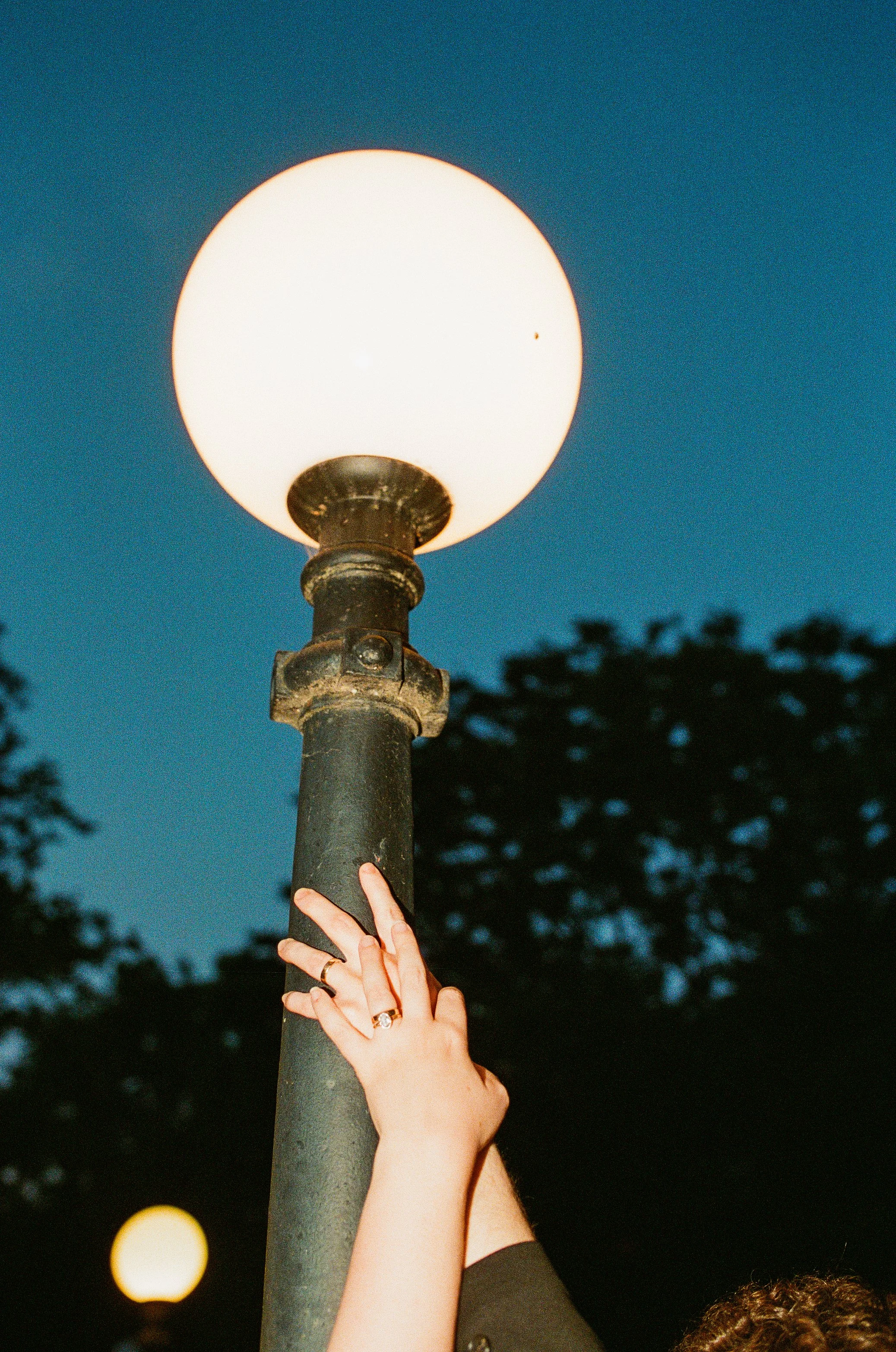 Maura & Macenzie-Portra400&800-05-16-26-205.jpg