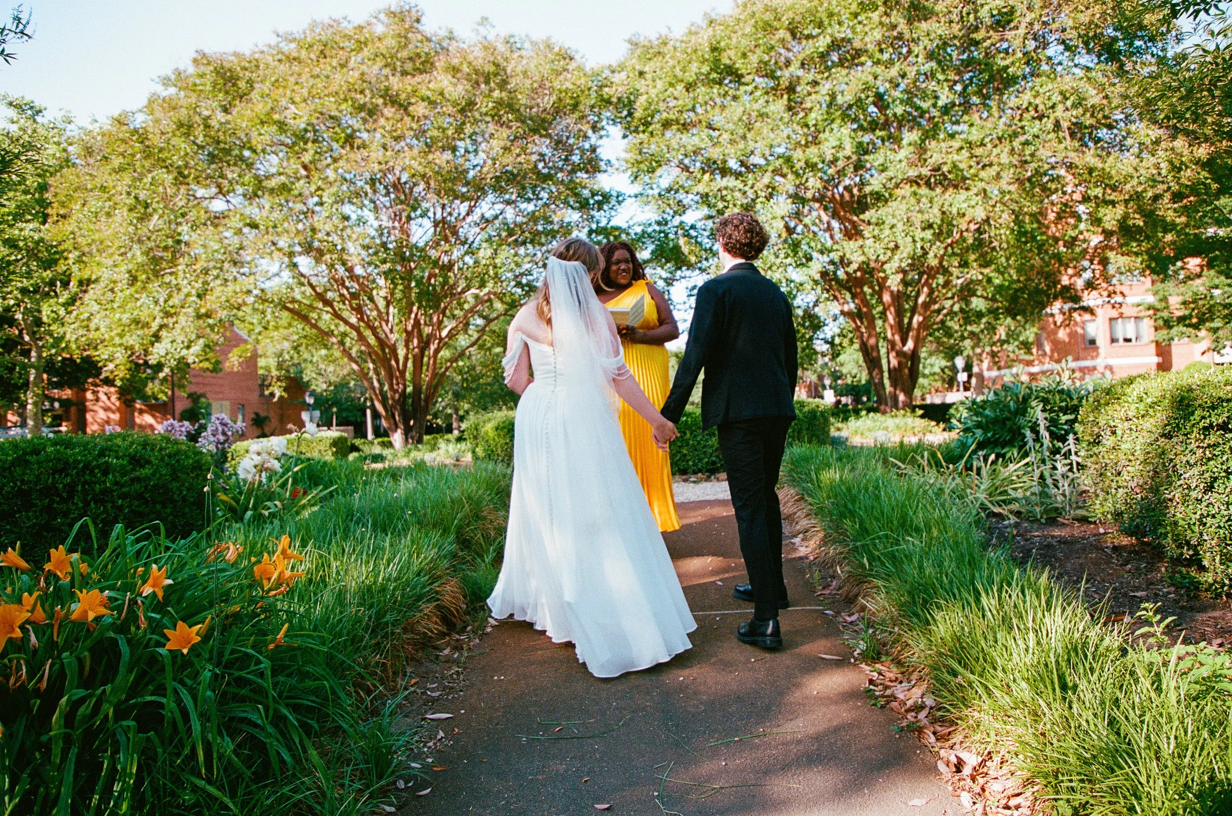 Maura & Macenzie-Portra400&800-05-16-26-57.jpg