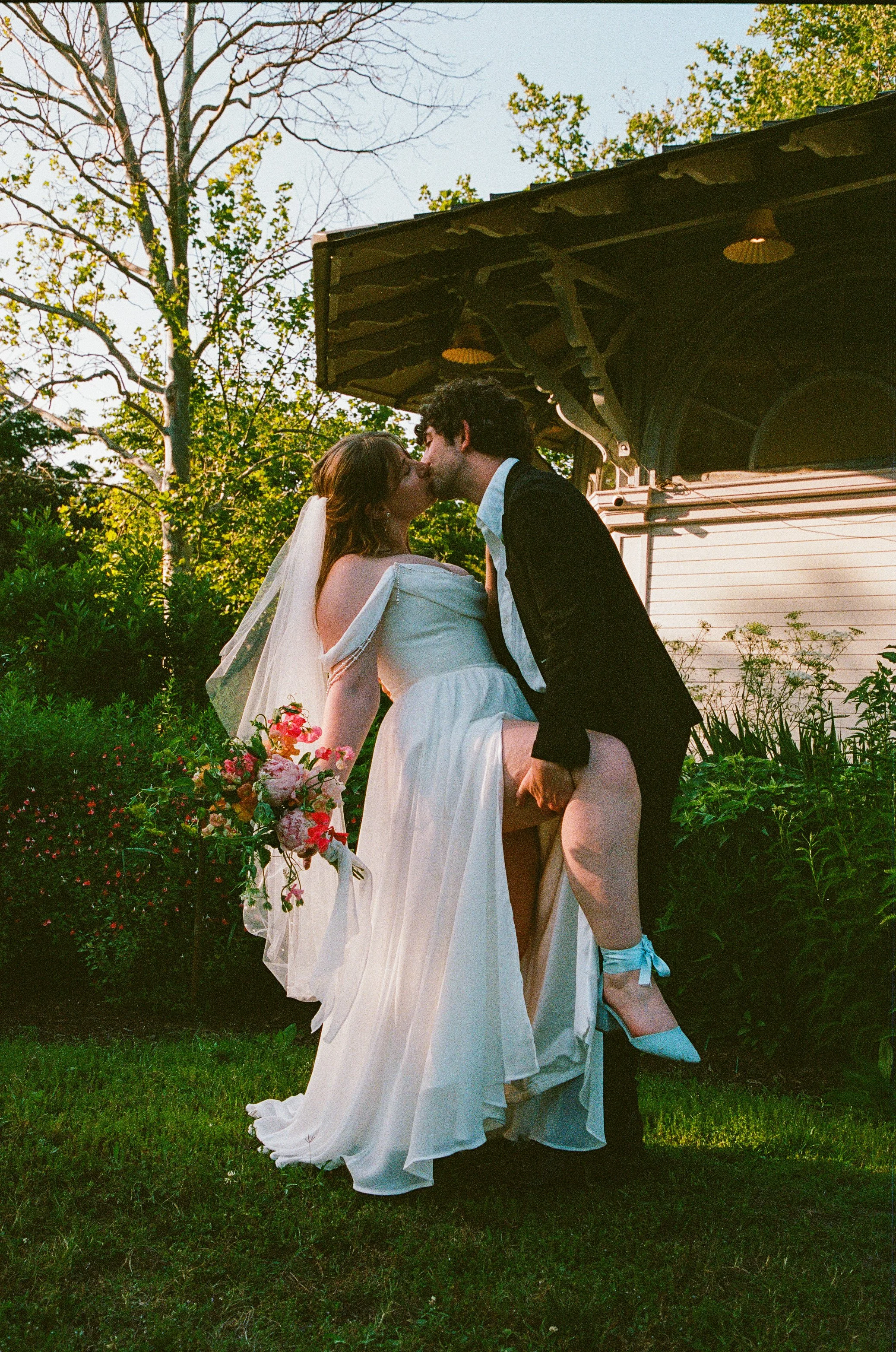 Maura & Macenzie-Portra400&800-05-16-26-124.jpg