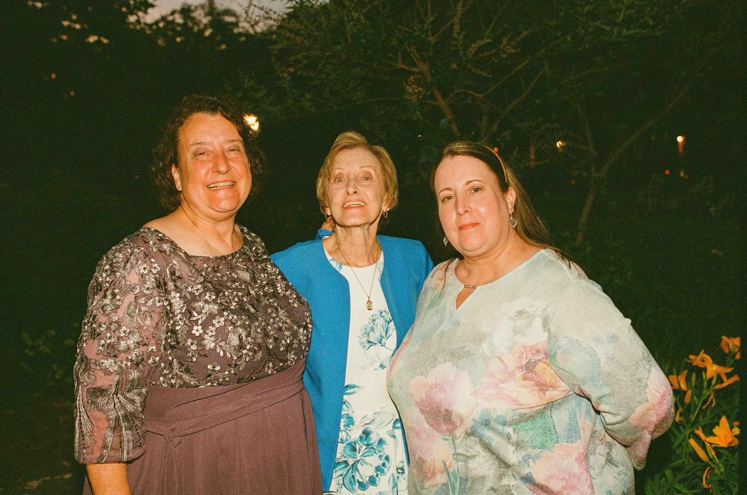 Maura & Macenzie-Portra400&800-05-16-26-207.jpg