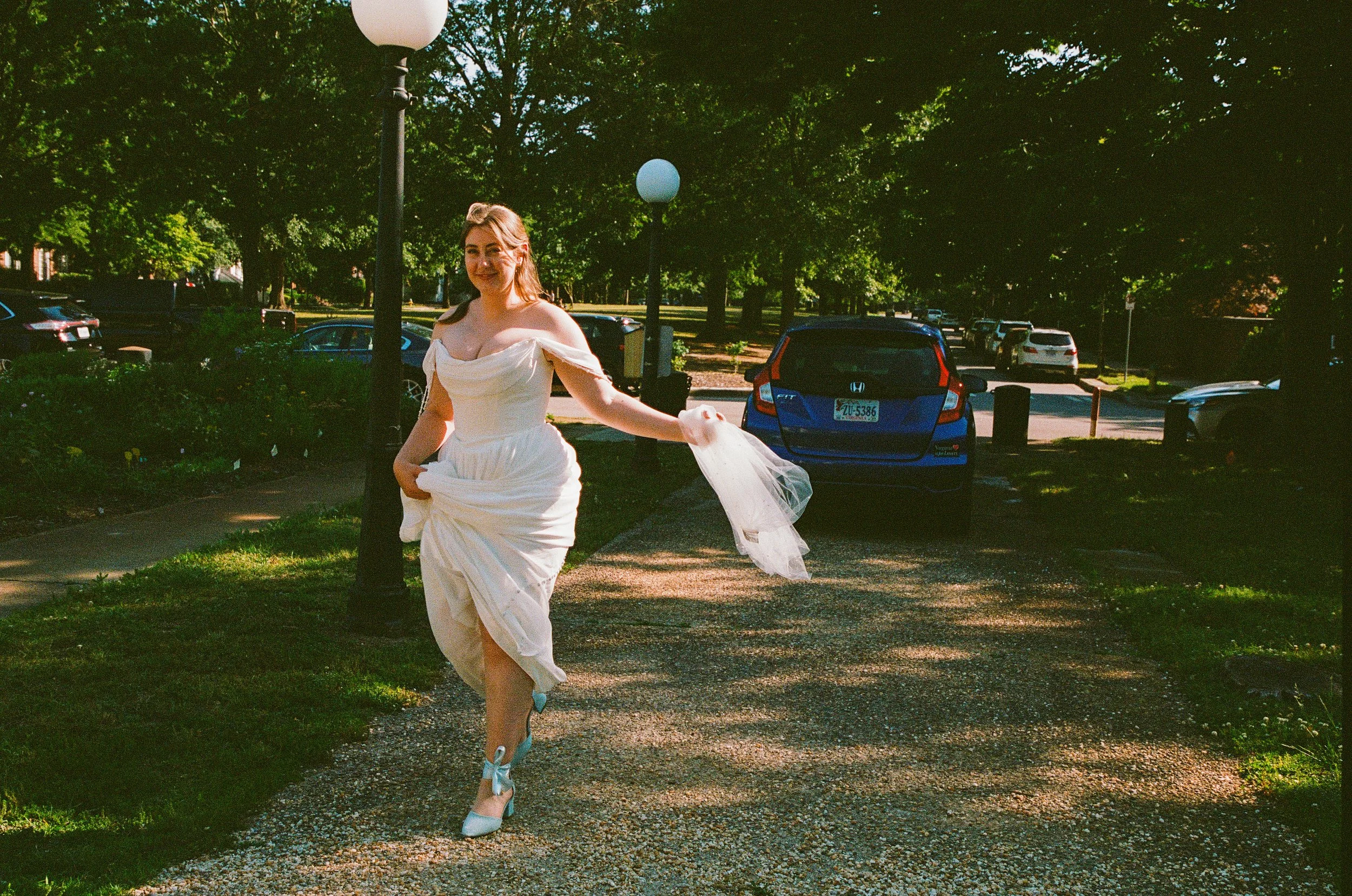 Maura & Macenzie-Portra400&800-05-16-26-49.jpg