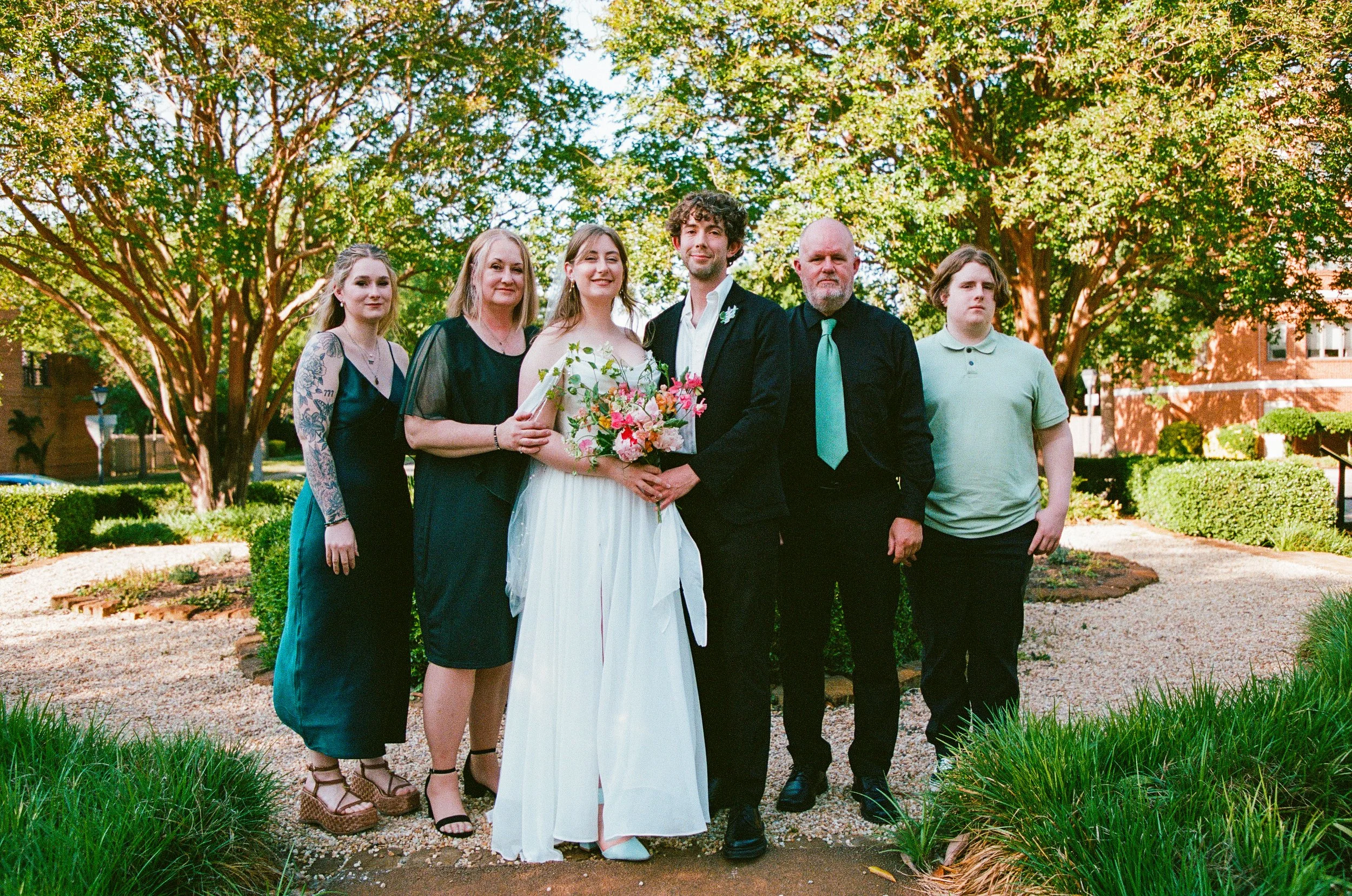 Maura & Macenzie-Portra400&800-05-16-26-83.jpg