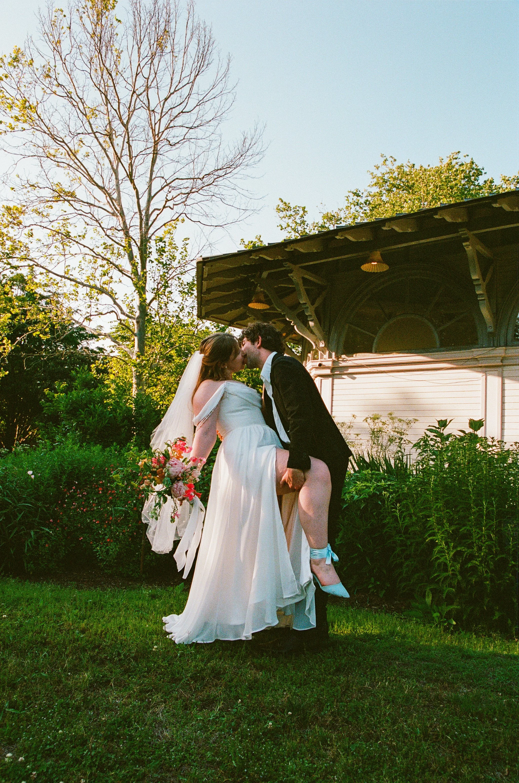 Maura & Macenzie-Portra400&800-05-16-26-125.jpg