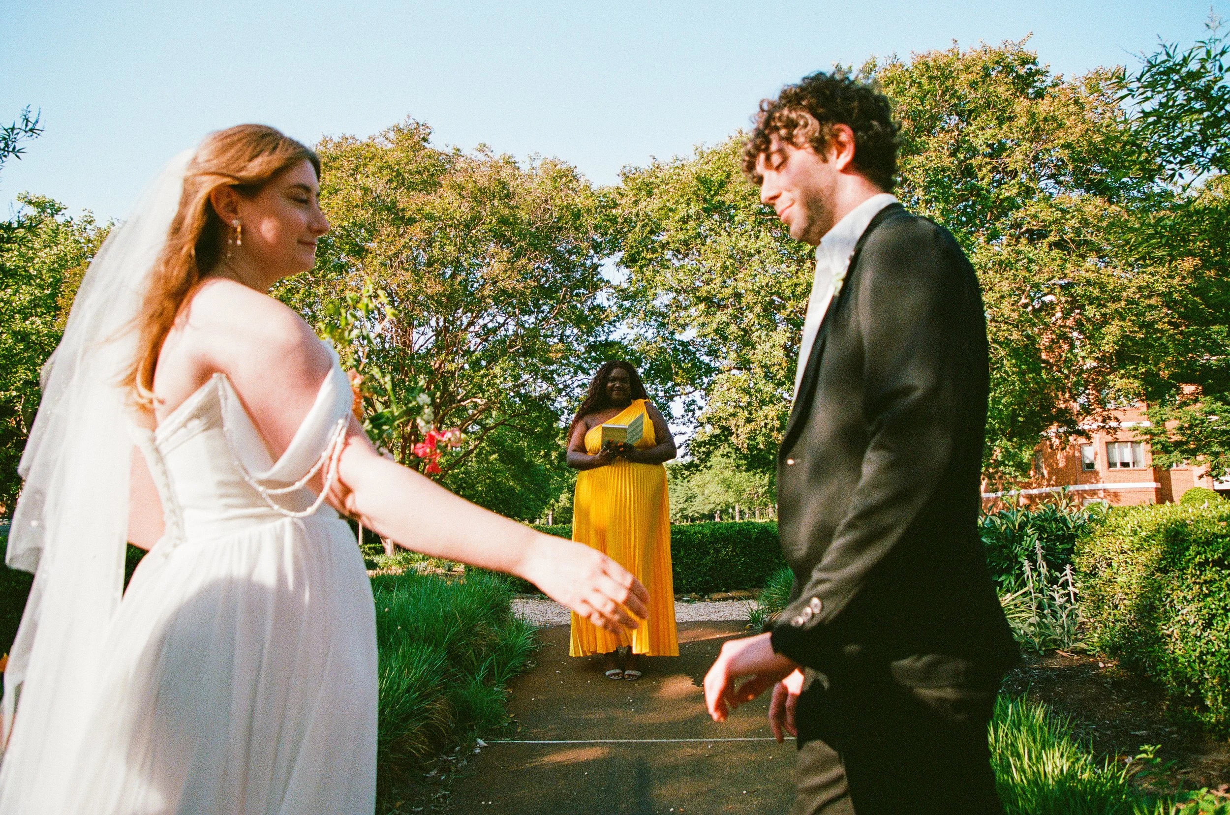 Maura & Macenzie-Portra400&800-05-16-26-56.jpg