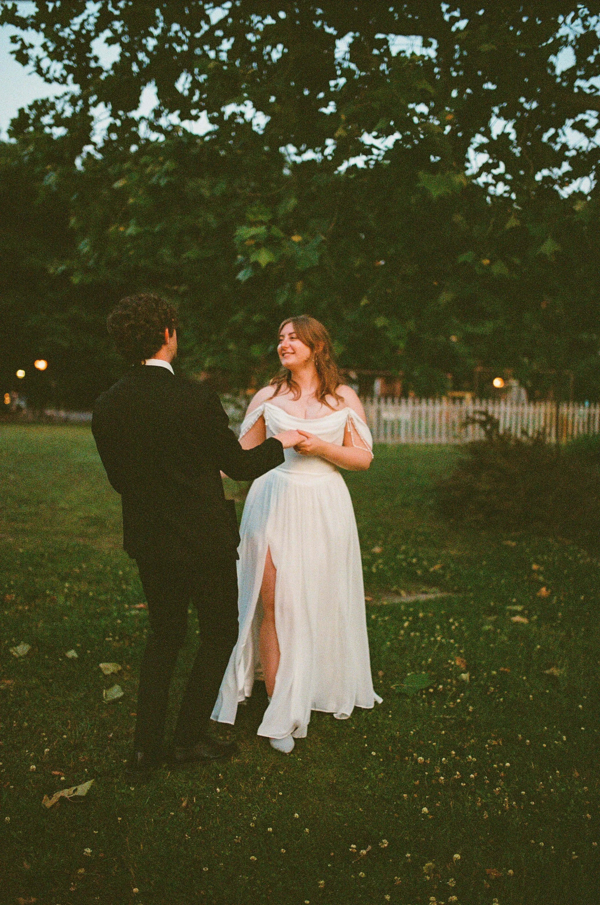 Maura & Macenzie-Portra400&800-05-16-26-193.jpg