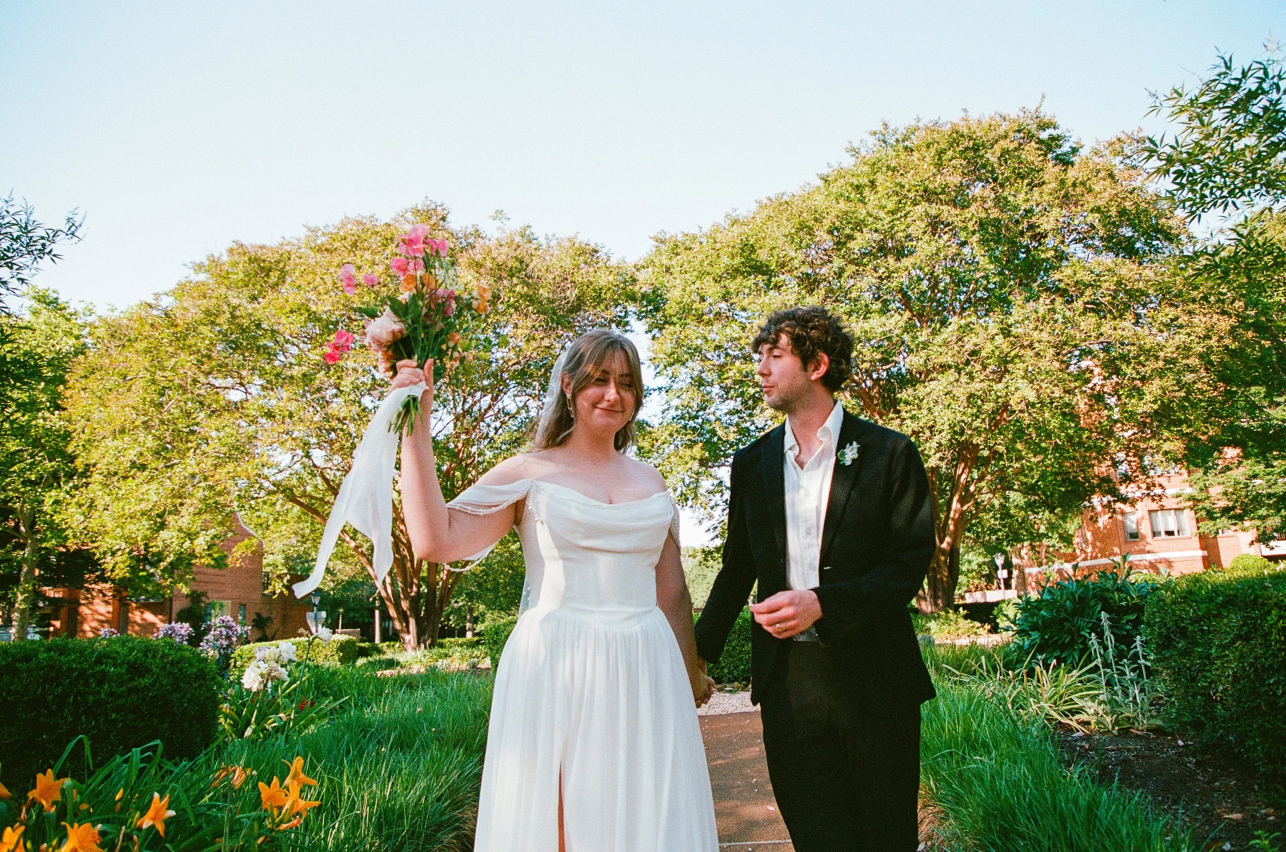 Maura & Macenzie-Portra400&800-05-16-26-79.jpg