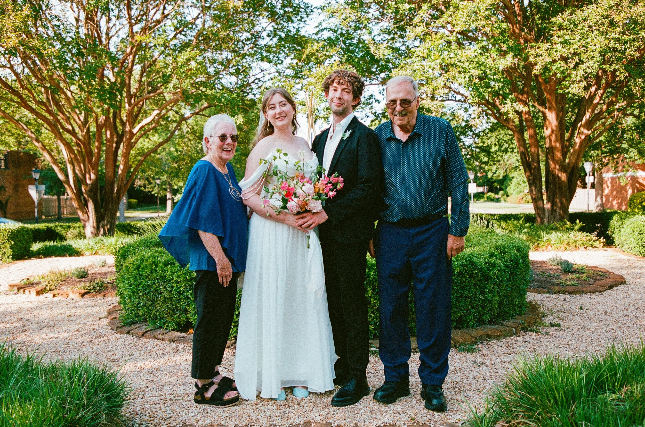 Maura & Macenzie-Portra400&800-05-16-26-85.jpg