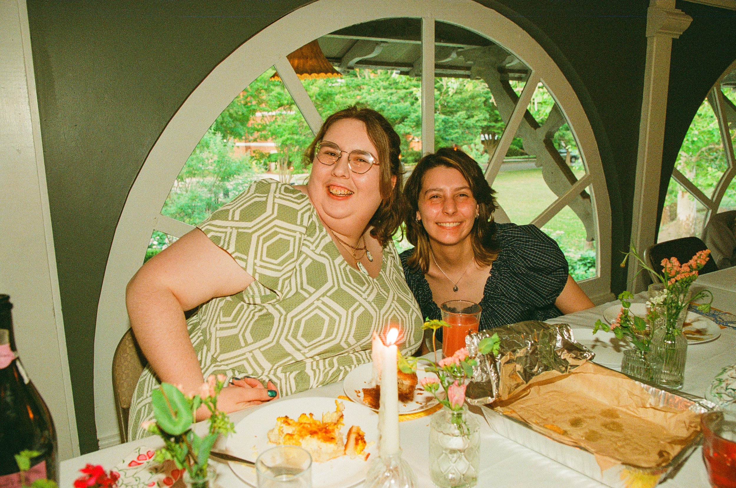 Maura & Macenzie-Portra400&800-05-16-26-179.jpg