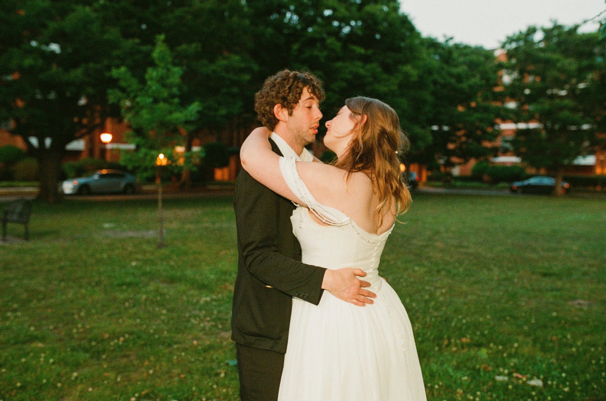 Maura & Macenzie-Portra400&800-05-16-26-188.jpg