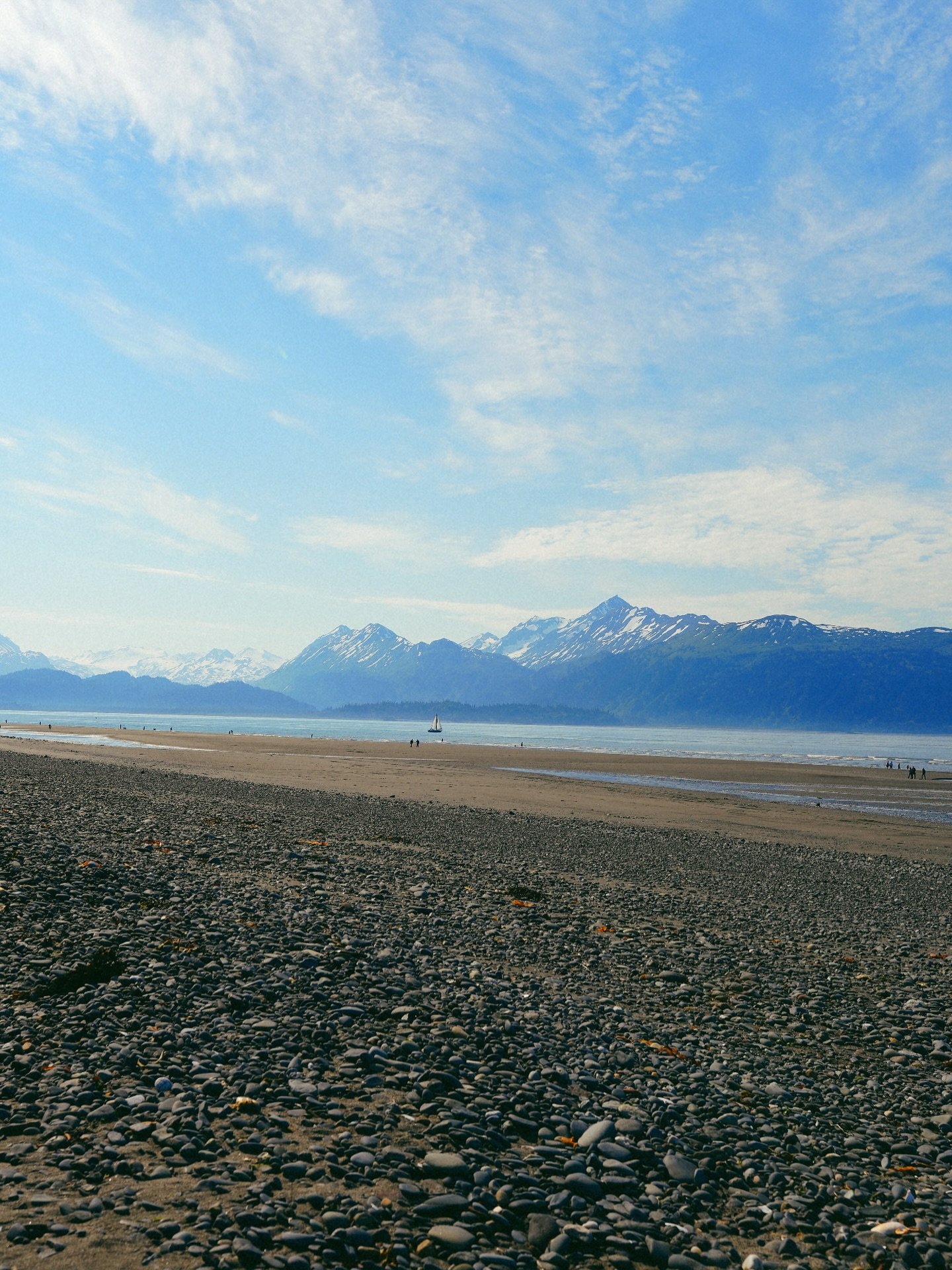 We love this time of year in Homer, Alaska&mdash;long days, sparkling water, and iconic views everywhere you look. 

Whether you&rsquo;re sipping coffee on the beach or chasing adventures in the mountains, there&rsquo;s no shortage of beauty. 

Looki