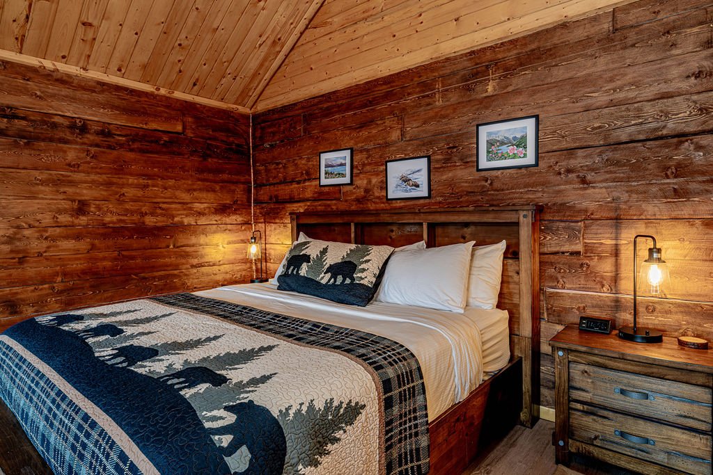 Cabin goals, unlocked. 🔑🔥
Cozy king bed? Check. Gas fireplace for moody Alaska nights? Obviously. Full kitchen, fast WiFi, and room to kick back between tidepooling and tacos? Yes, yes, and yes.

Our Lakeshore Drive Cabins are tucked just far enoug
