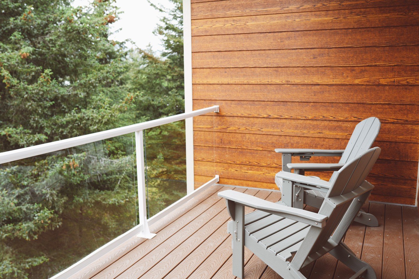 Welcome to the Sprucewood Dens &mdash; where cozy comfort meets Alaskan charm. 🪵✨

Newly remodeled and nestled in the heart of Homer, each unit features a full kitchen, spacious living area, and peaceful woodland views that make unwinding easy after