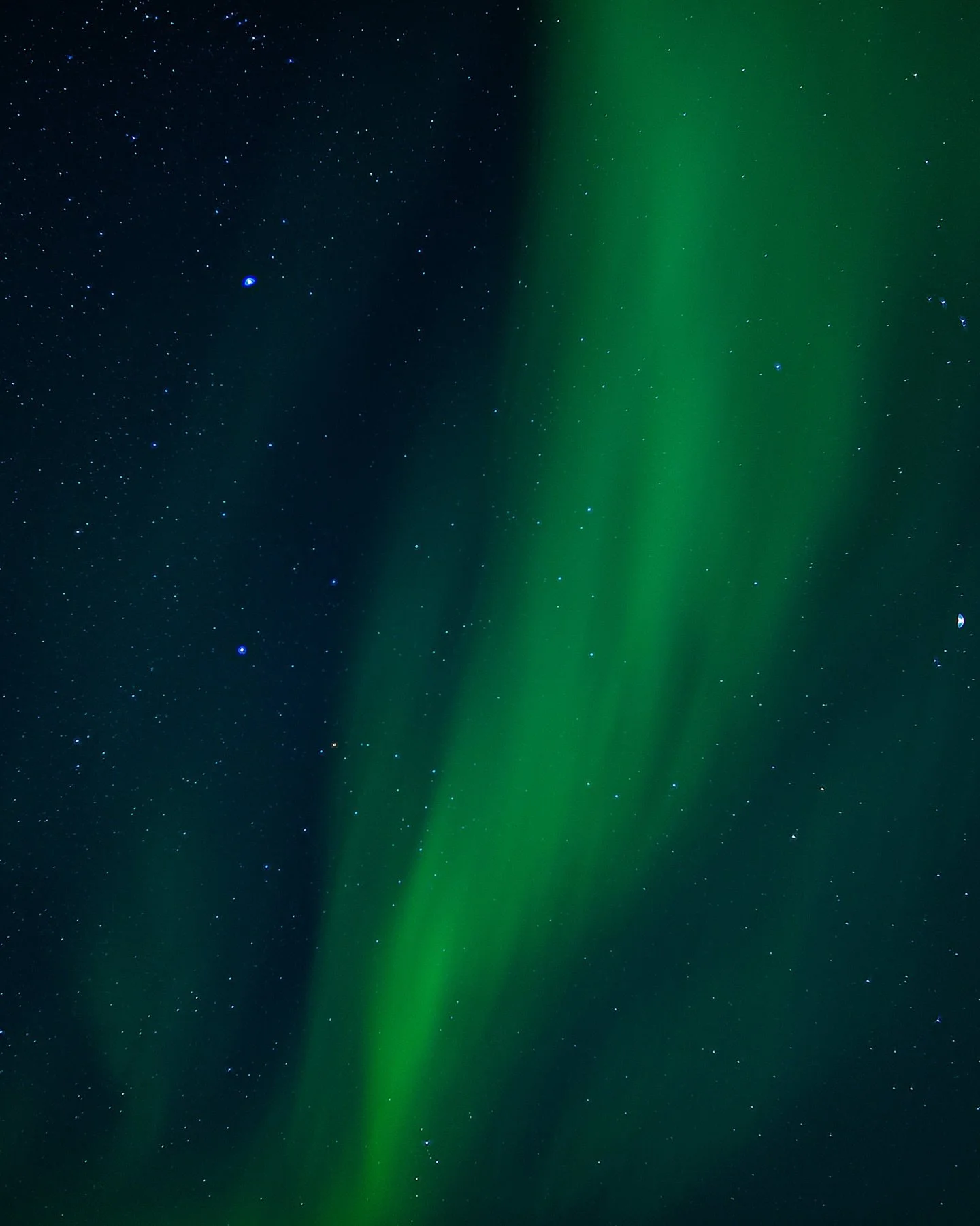 Summer gets the beach sunsets&hellip; winter brings the aurora curtain call. ❄️🌊 Who&rsquo;s ready?

#LakeshoreHomer #HomerAlaska #NorthernLights