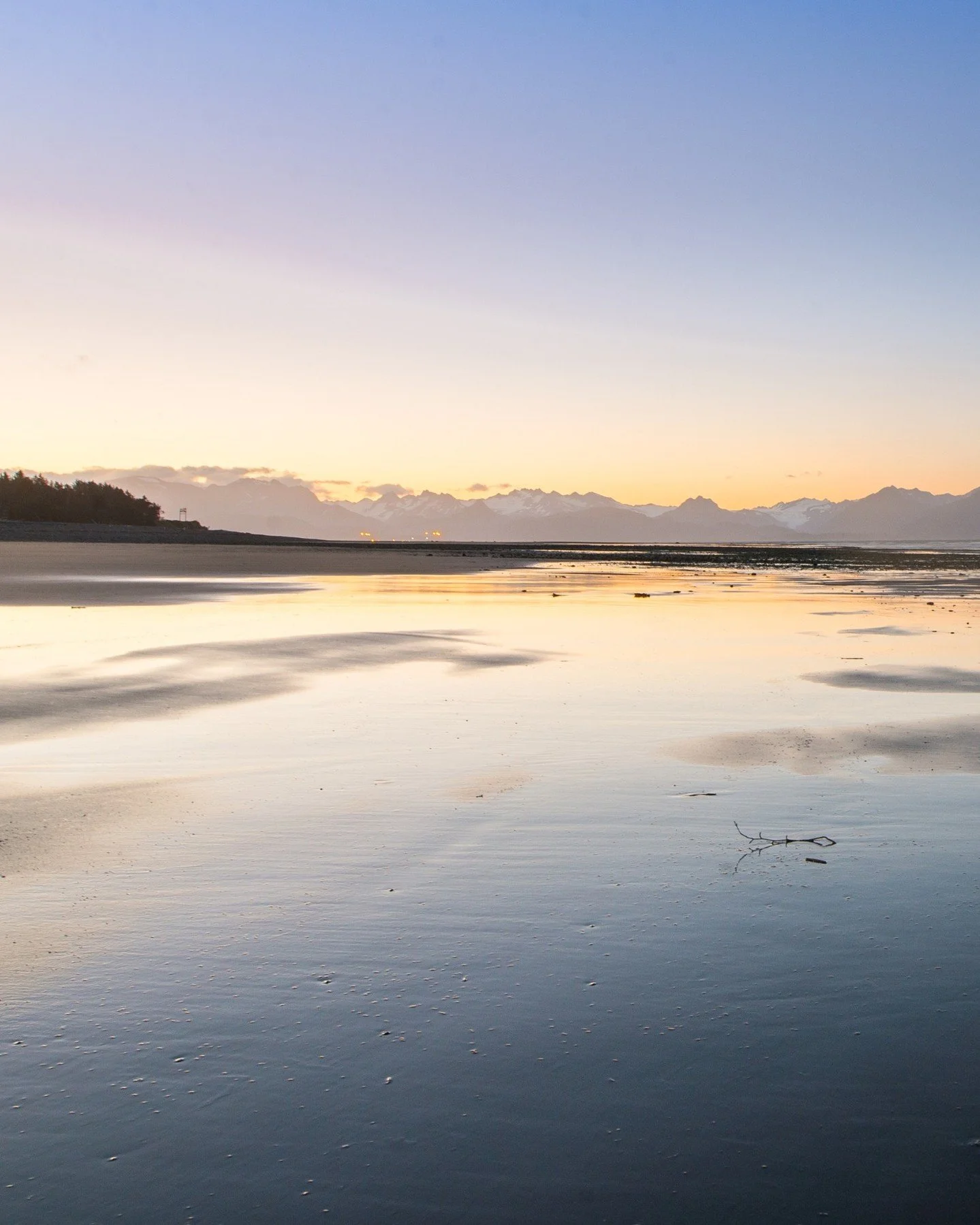 Not a bad way to wake up. 🌅

#HomerAlaska #Alaska #LakeshoreHomer