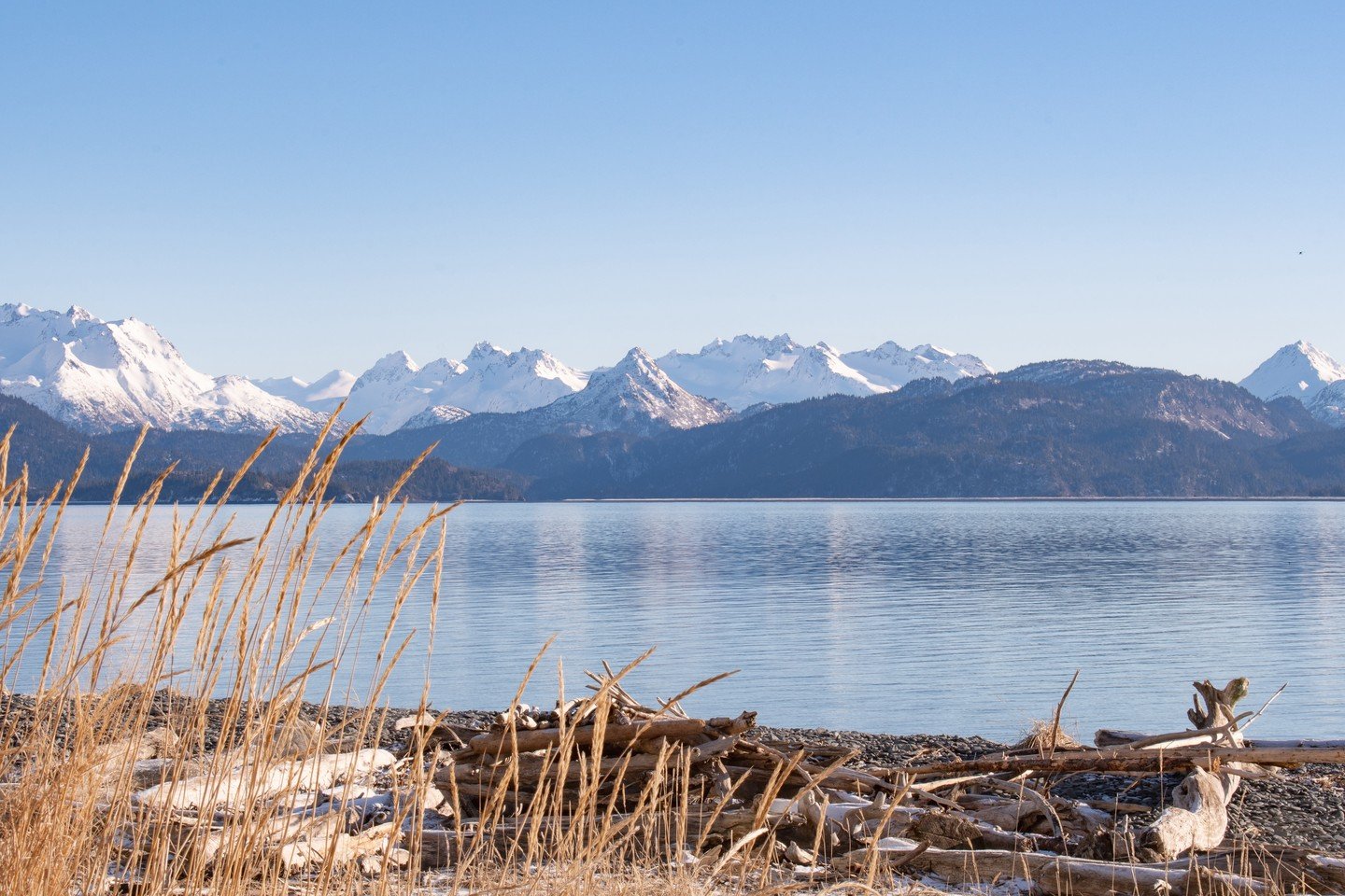 This could be the view you wake up to&hellip;
and the one you open your front door to.
But, you know, that part&rsquo;s up to you. 😉

#morningviewupgrade #lakeshorelodging