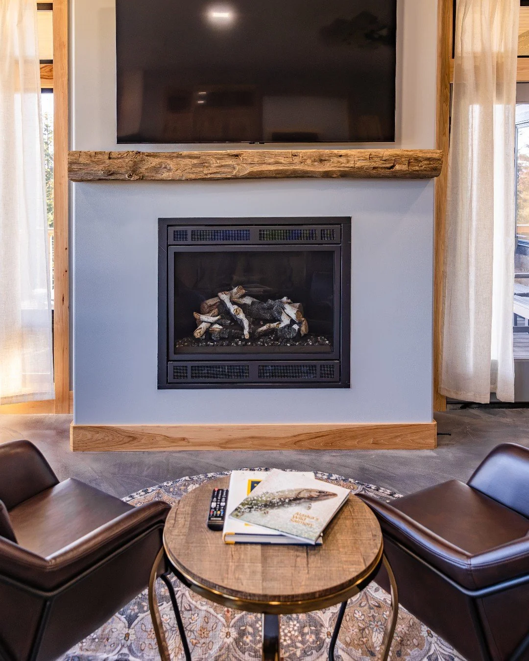 Some people call this &ldquo;staying in.&rdquo;
We call it peak holiday happiness: fireplace, feet up, zero obligations.

#cozyseasonactivated #homeralaskahygge