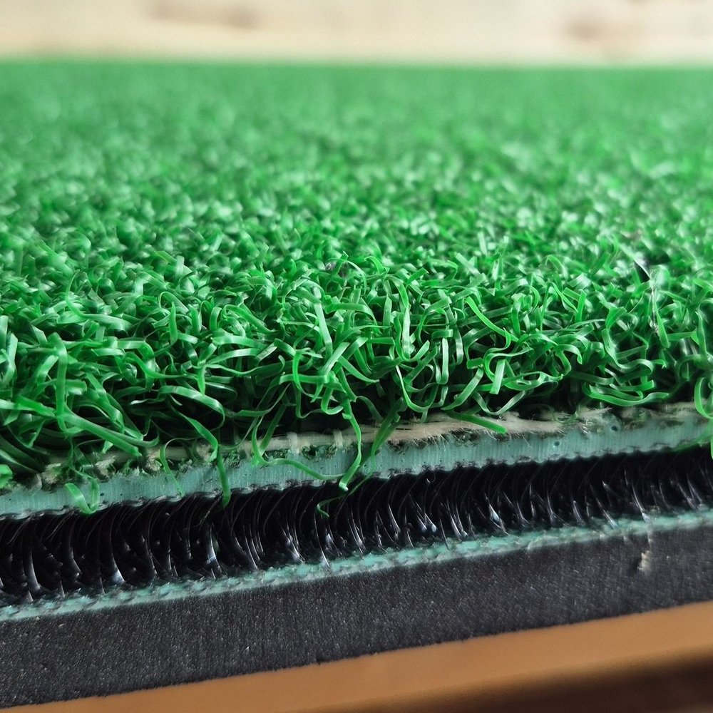 Putting turf and hit mat